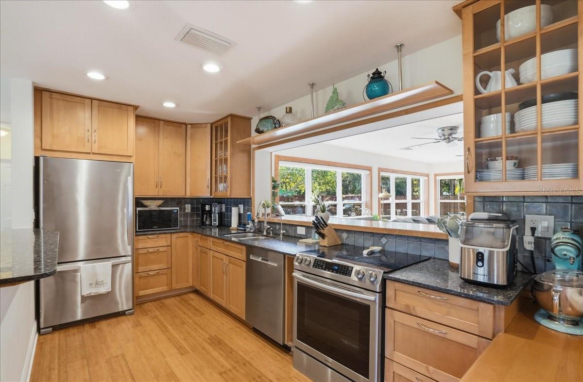 700 66TH AVE S, ST PETERSBURG, FL, 33705