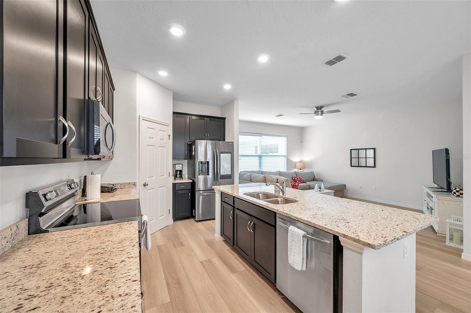 4966 AVALON PARK BLVD, WESLEY CHAPEL, FL, 33545