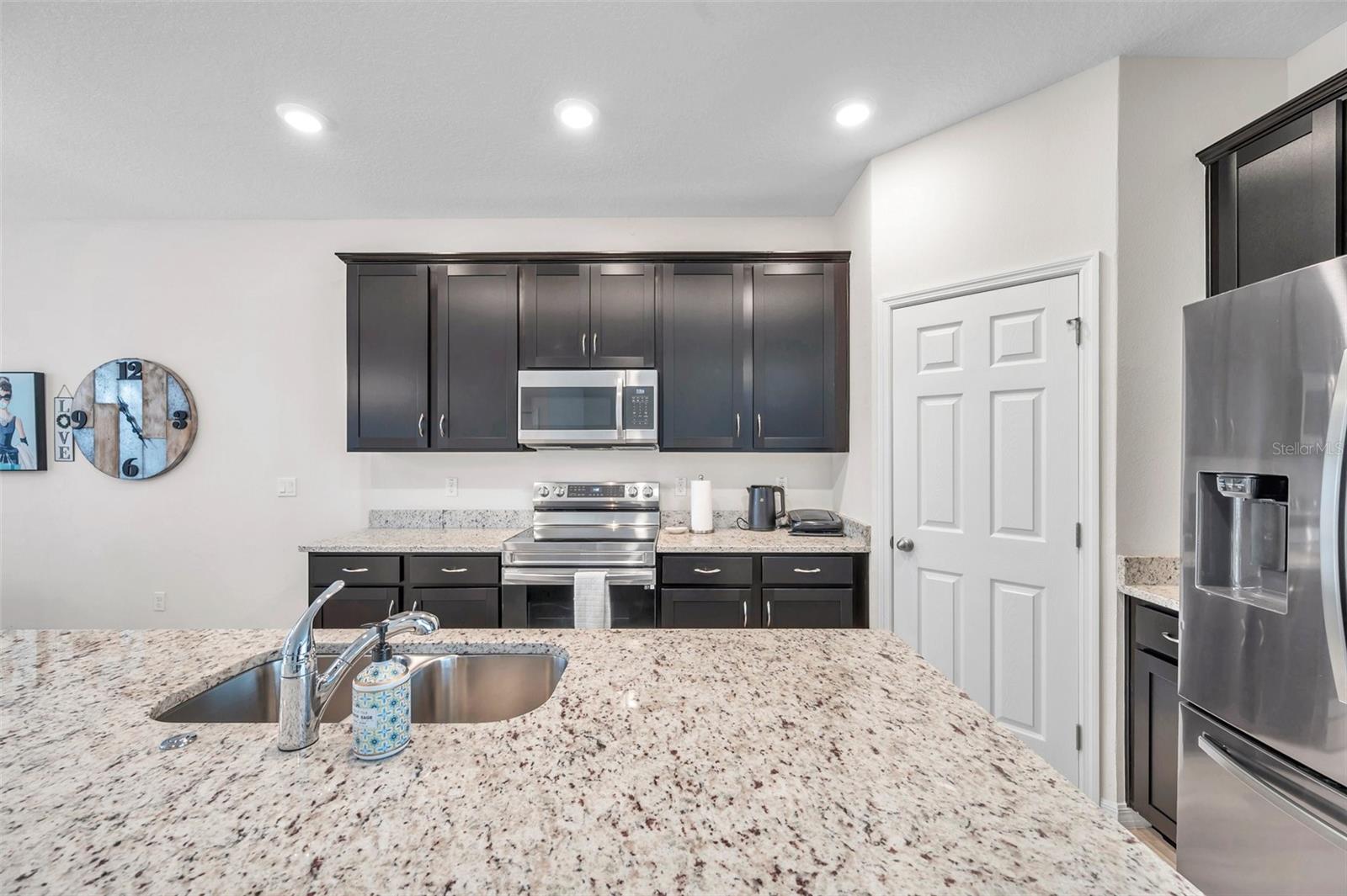 4966 AVALON PARK BLVD, WESLEY CHAPEL, FL, 33545