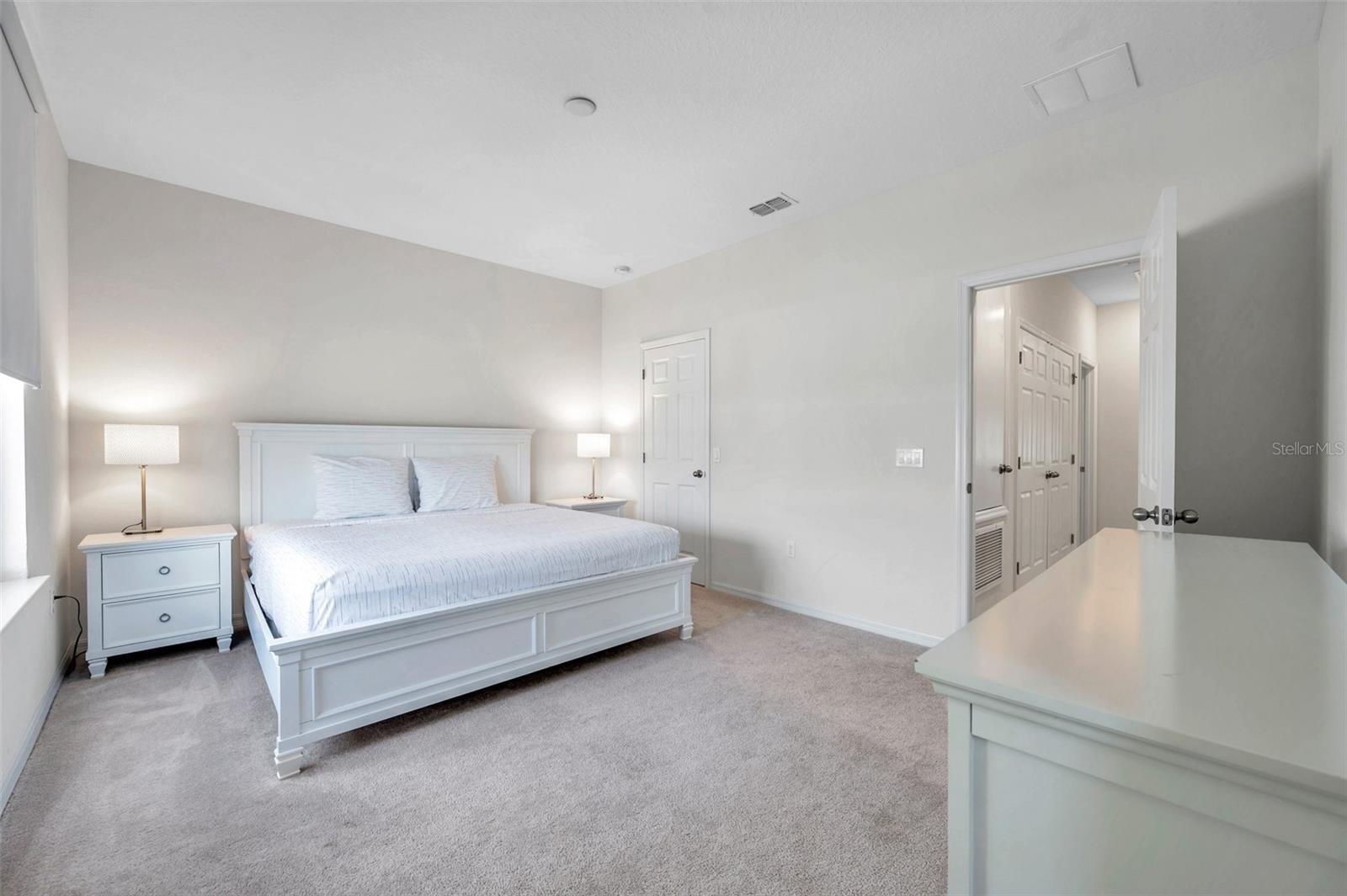 4966 AVALON PARK BLVD, WESLEY CHAPEL, FL, 33545