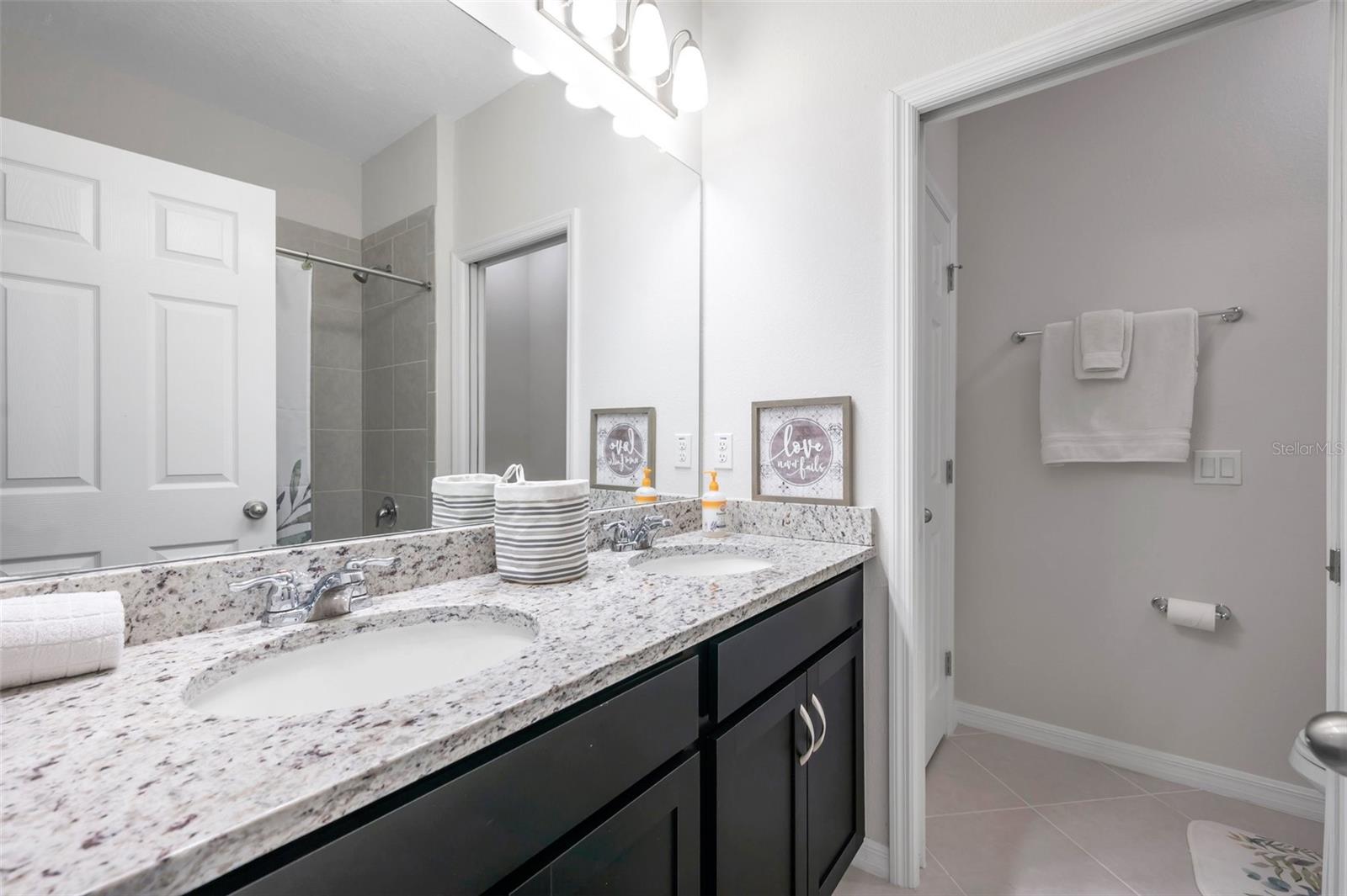 4966 AVALON PARK BLVD, WESLEY CHAPEL, FL, 33545