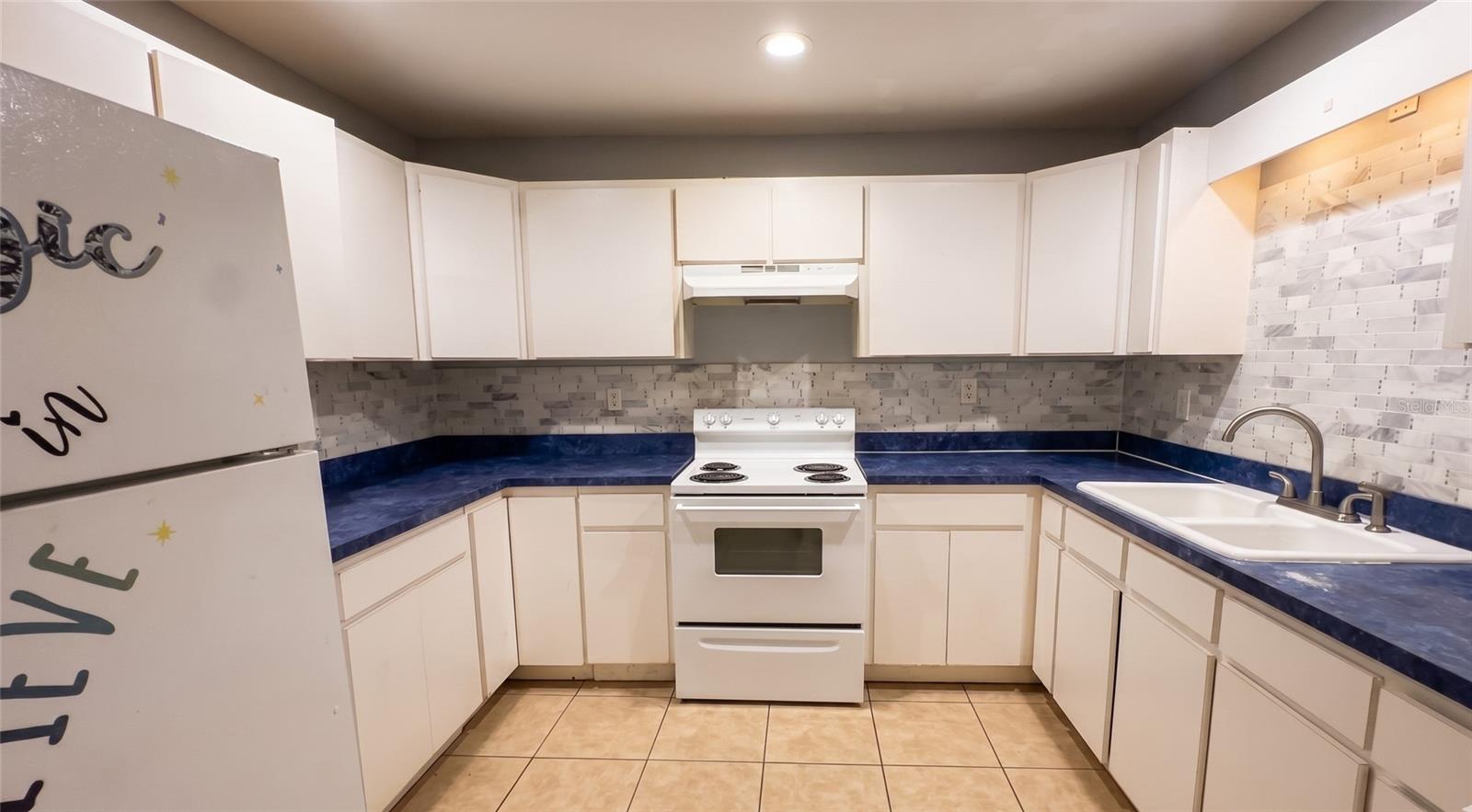 1708 E GENESEE ST, TAMPA, FL, 33610