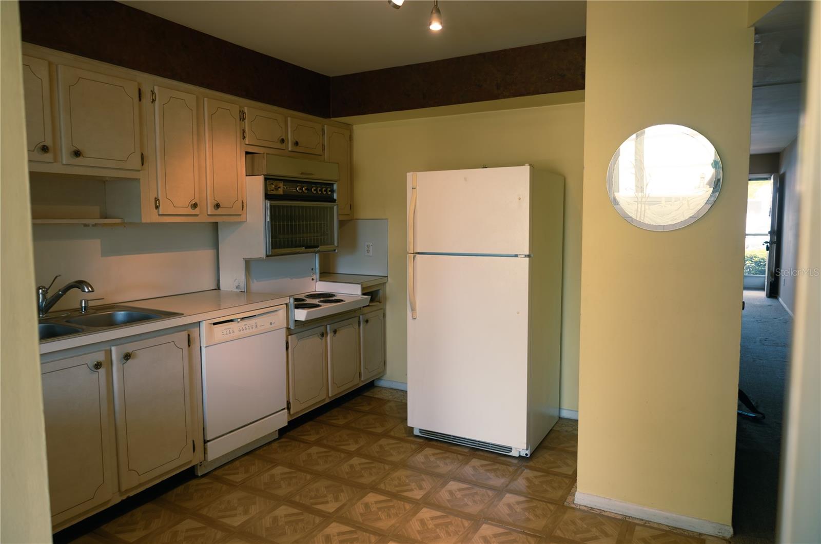 6645 1ST AVE N #103, ST PETERSBURG, FL, 33710