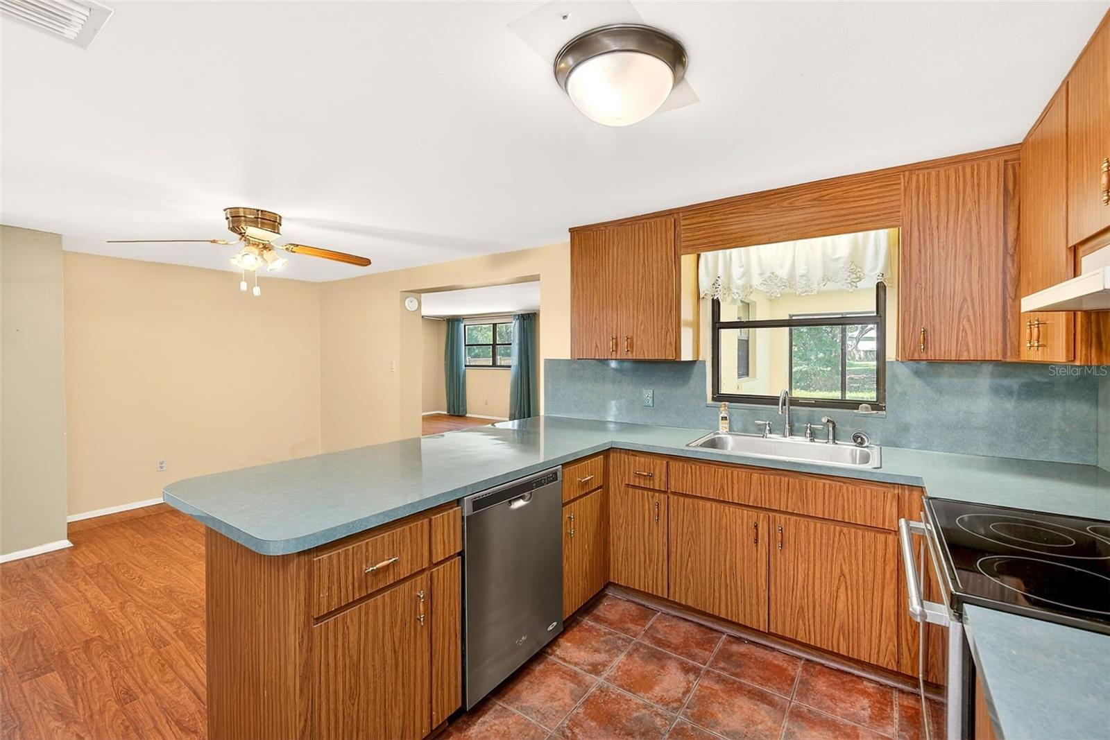 228 SKYWOOD DR, VALRICO, FL, 33594