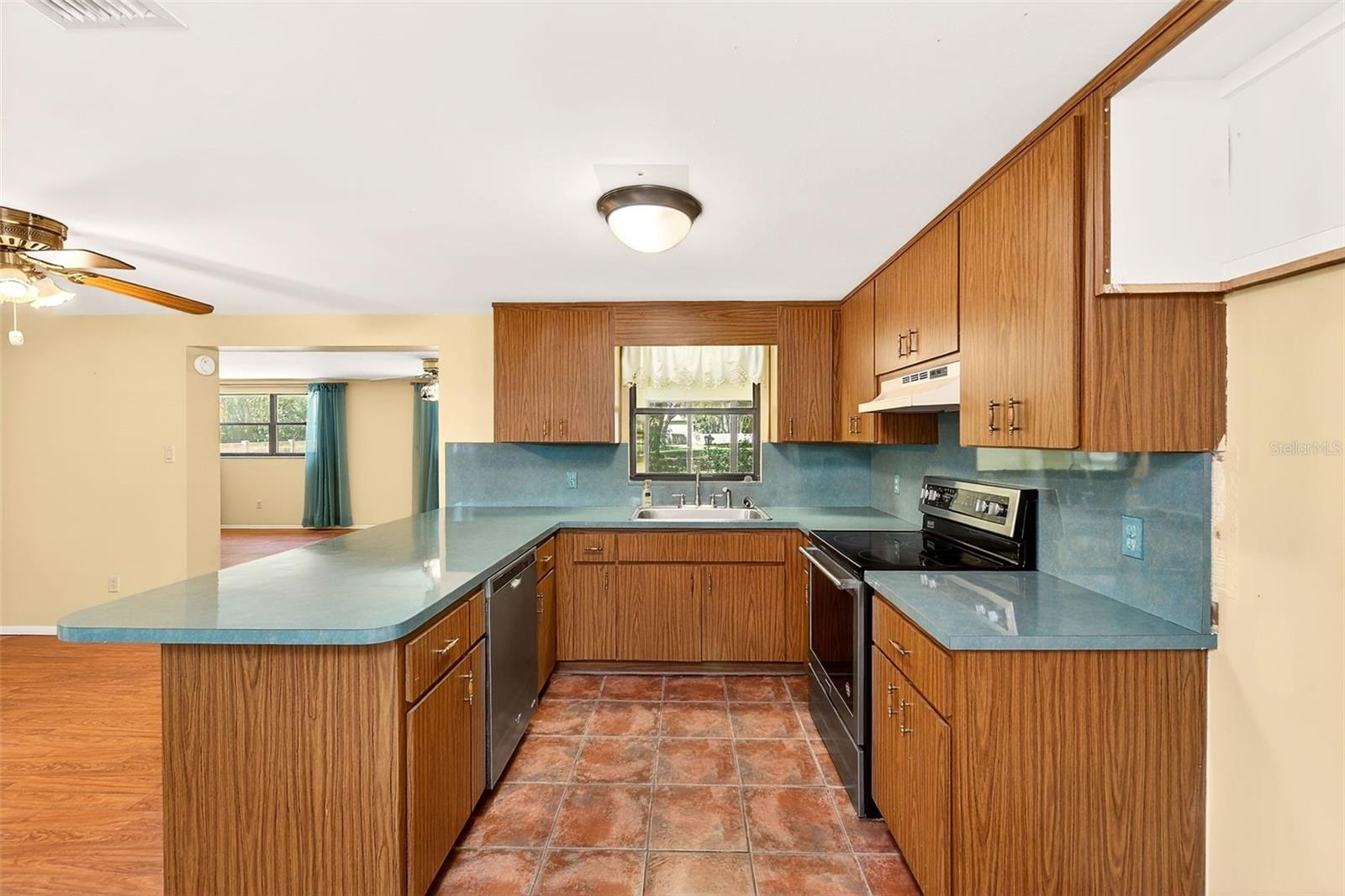 228 SKYWOOD DR, VALRICO, FL, 33594