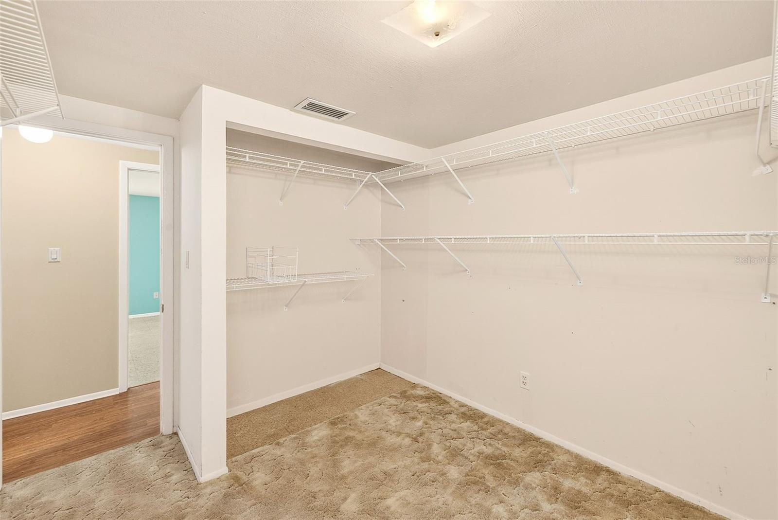 228 SKYWOOD DR, VALRICO, FL, 33594