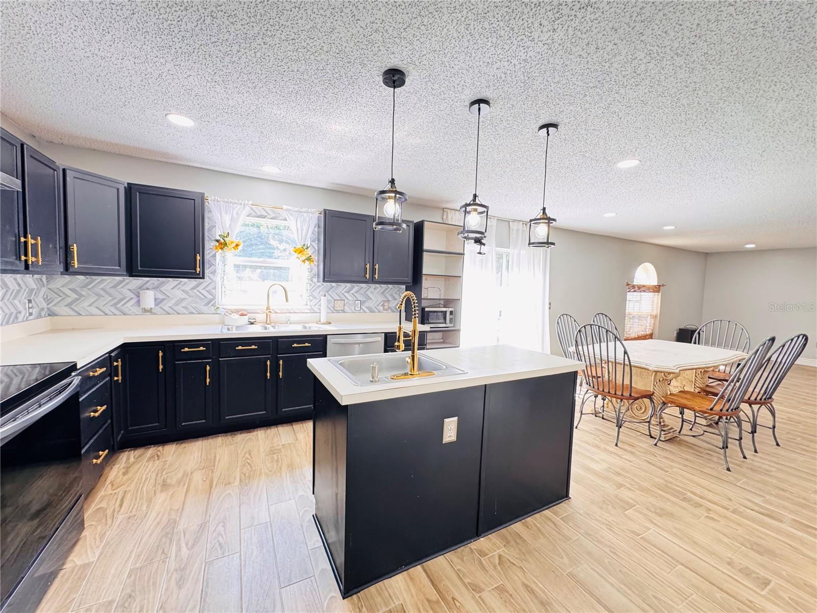 2050 CORNER GLEN DR, ORLANDO, FL, 32820