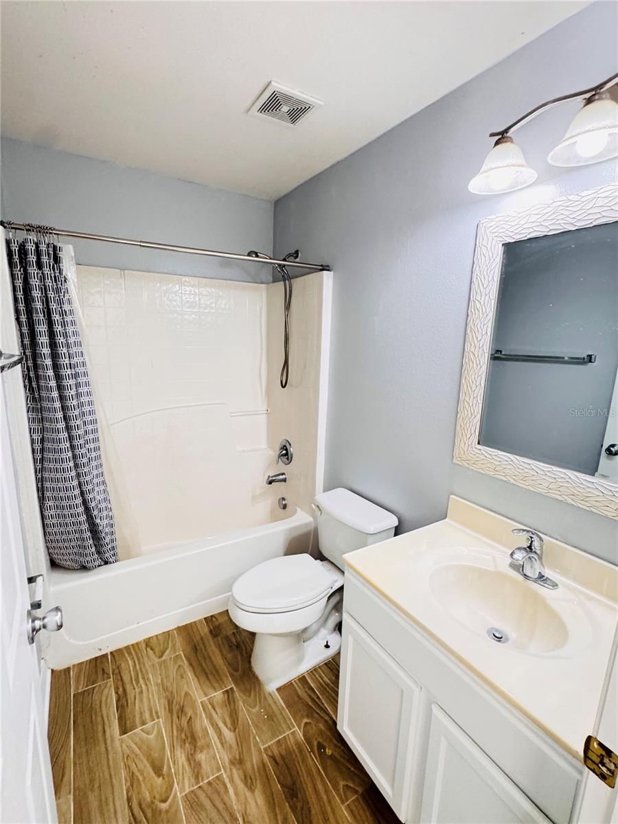 2050 CORNER GLEN DR, ORLANDO, FL, 32820