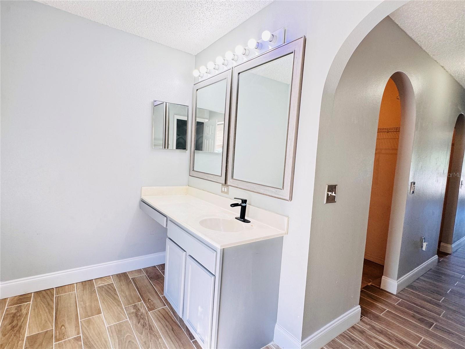 2050 CORNER GLEN DR, ORLANDO, FL, 32820