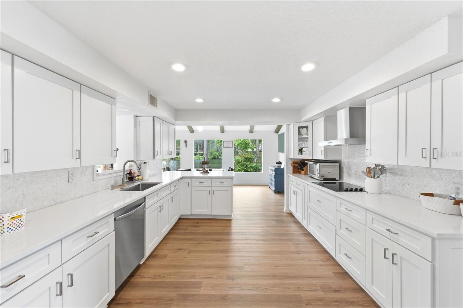 19003 CEDAR LN, LUTZ, FL, 33548