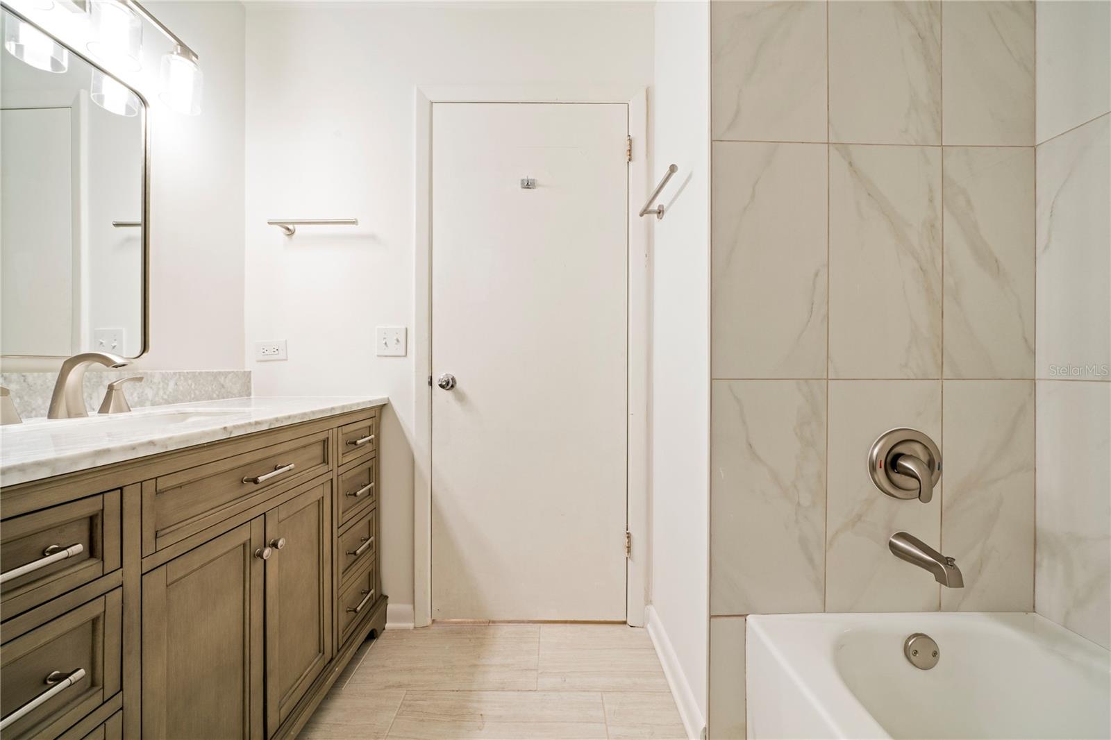 10403 LAKE CARROLL WAY, TAMPA, FL, 33618