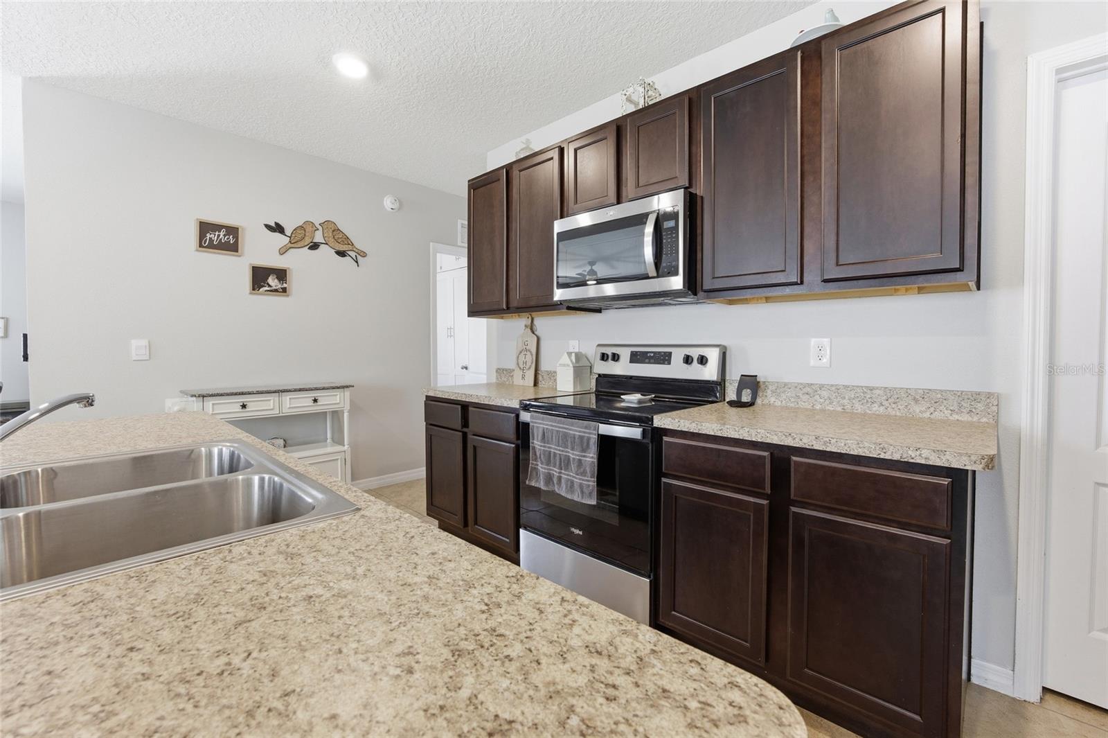 2557 SHAMROCK ST, TAVARES, FL, 32778