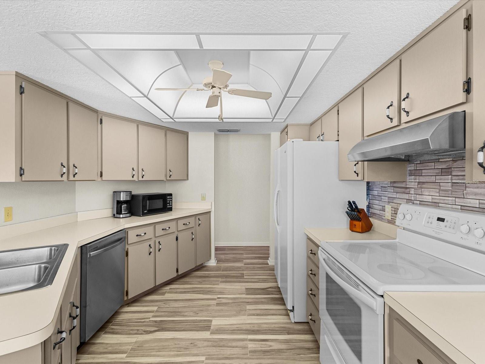 8052 SPRING HILL DR, SPRING HILL, FL, 34606