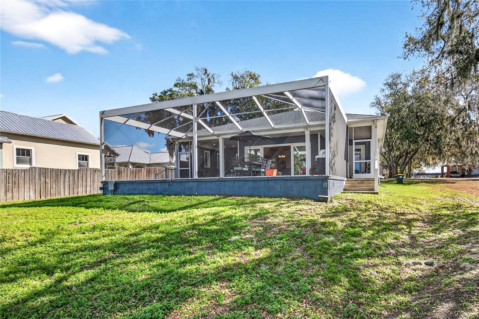 260 S CENTRAL AVE, UMATILLA, FL, 32784