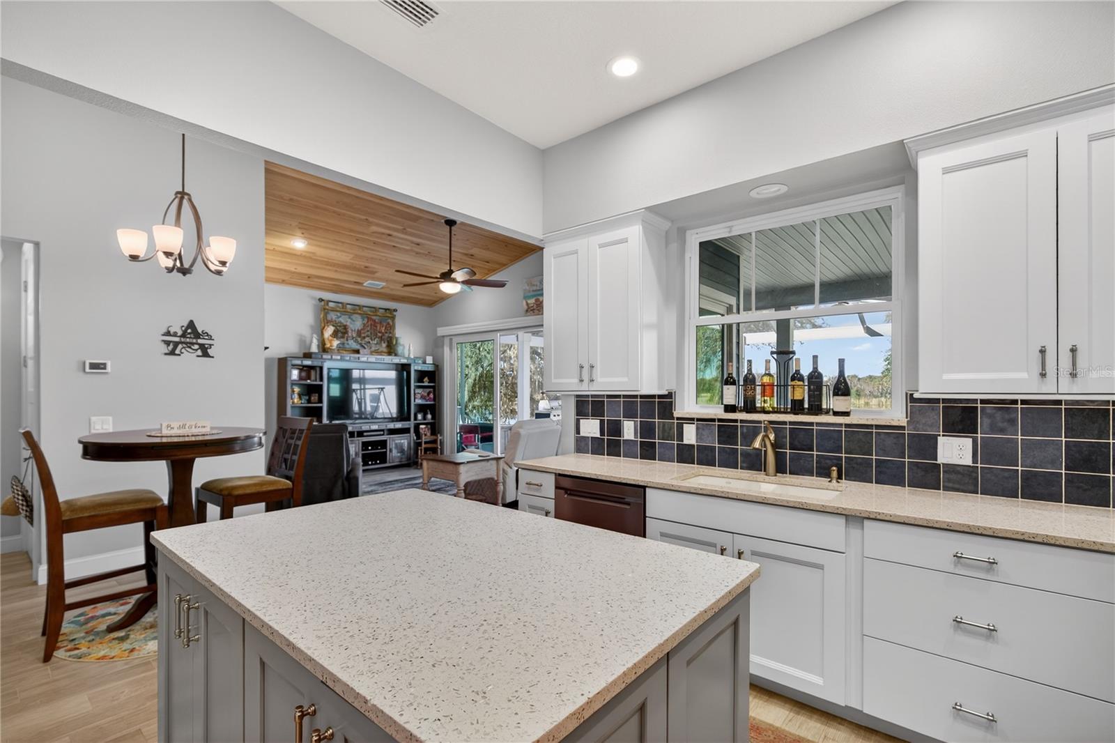 260 S CENTRAL AVE, UMATILLA, FL, 32784