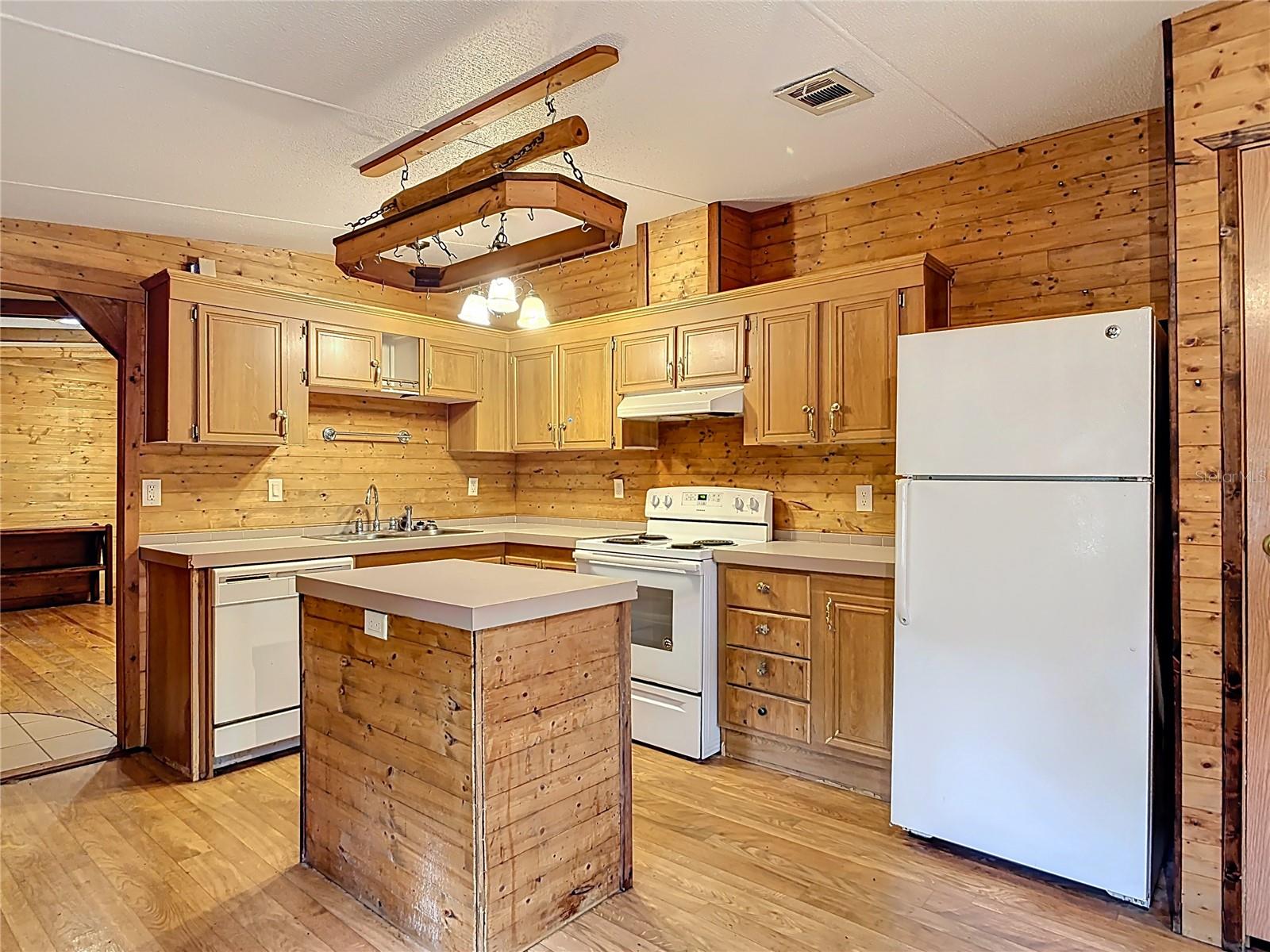 27912 LAKE AVE, PAISLEY, FL, 32767