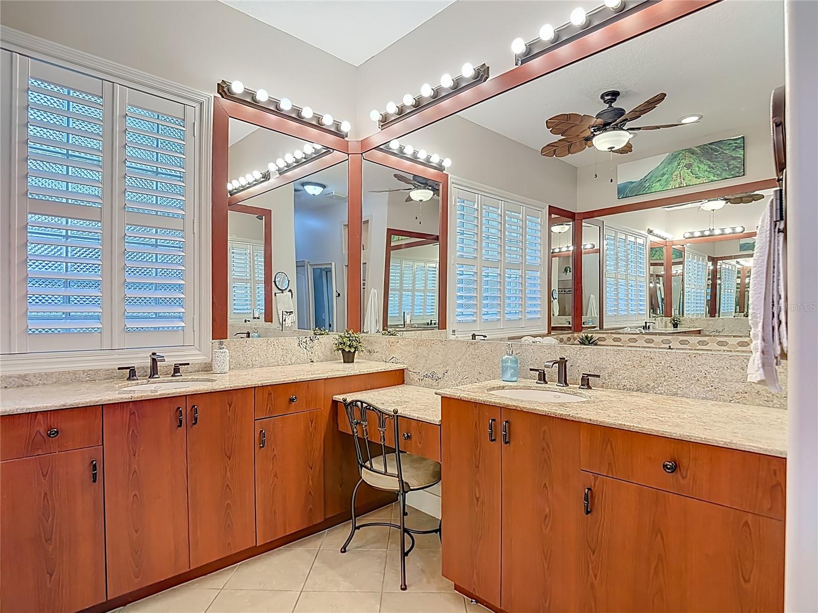 2425 VALRICO FOREST DR, VALRICO, FL, 33594