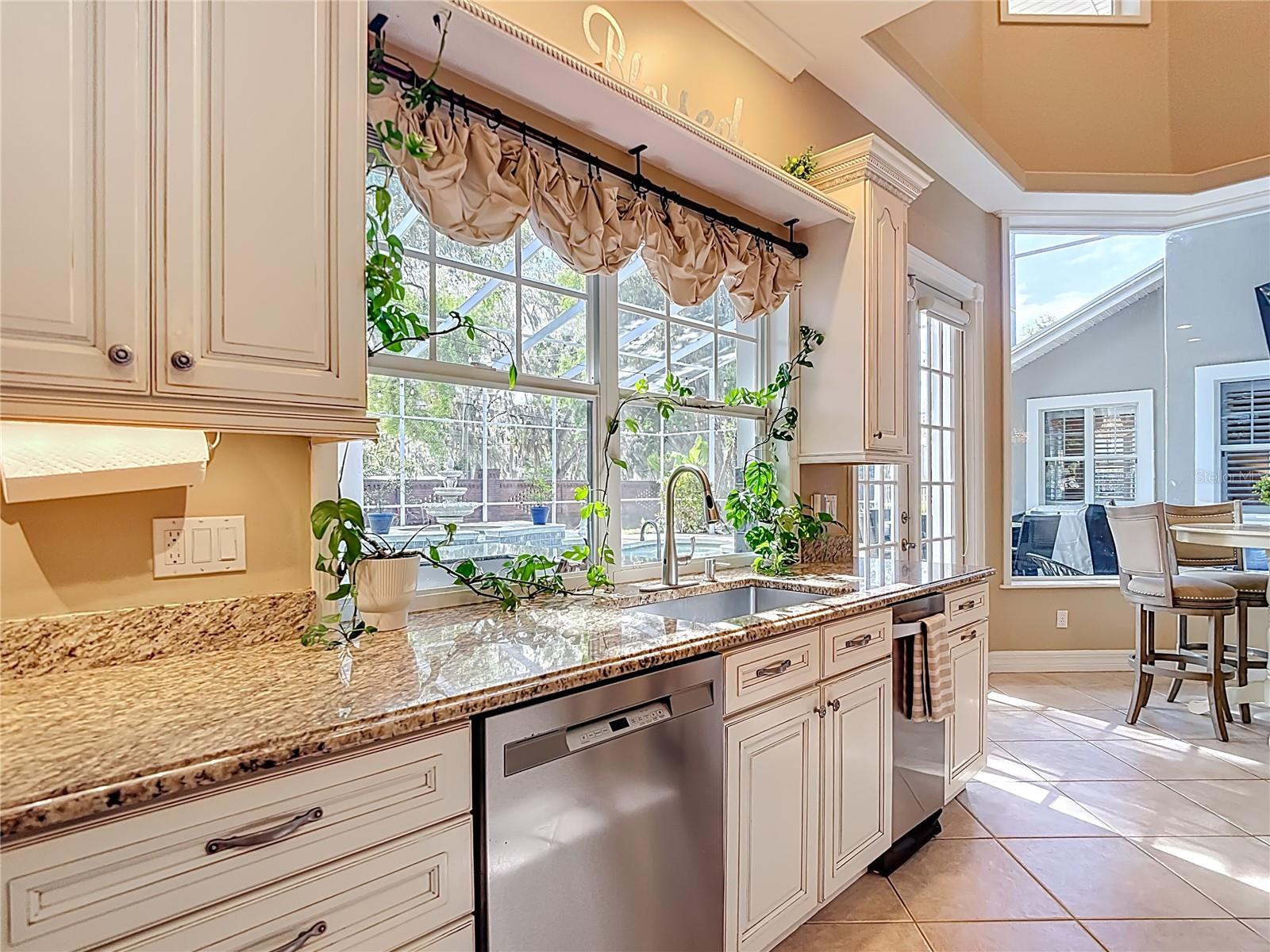 2425 VALRICO FOREST DR, VALRICO, FL, 33594