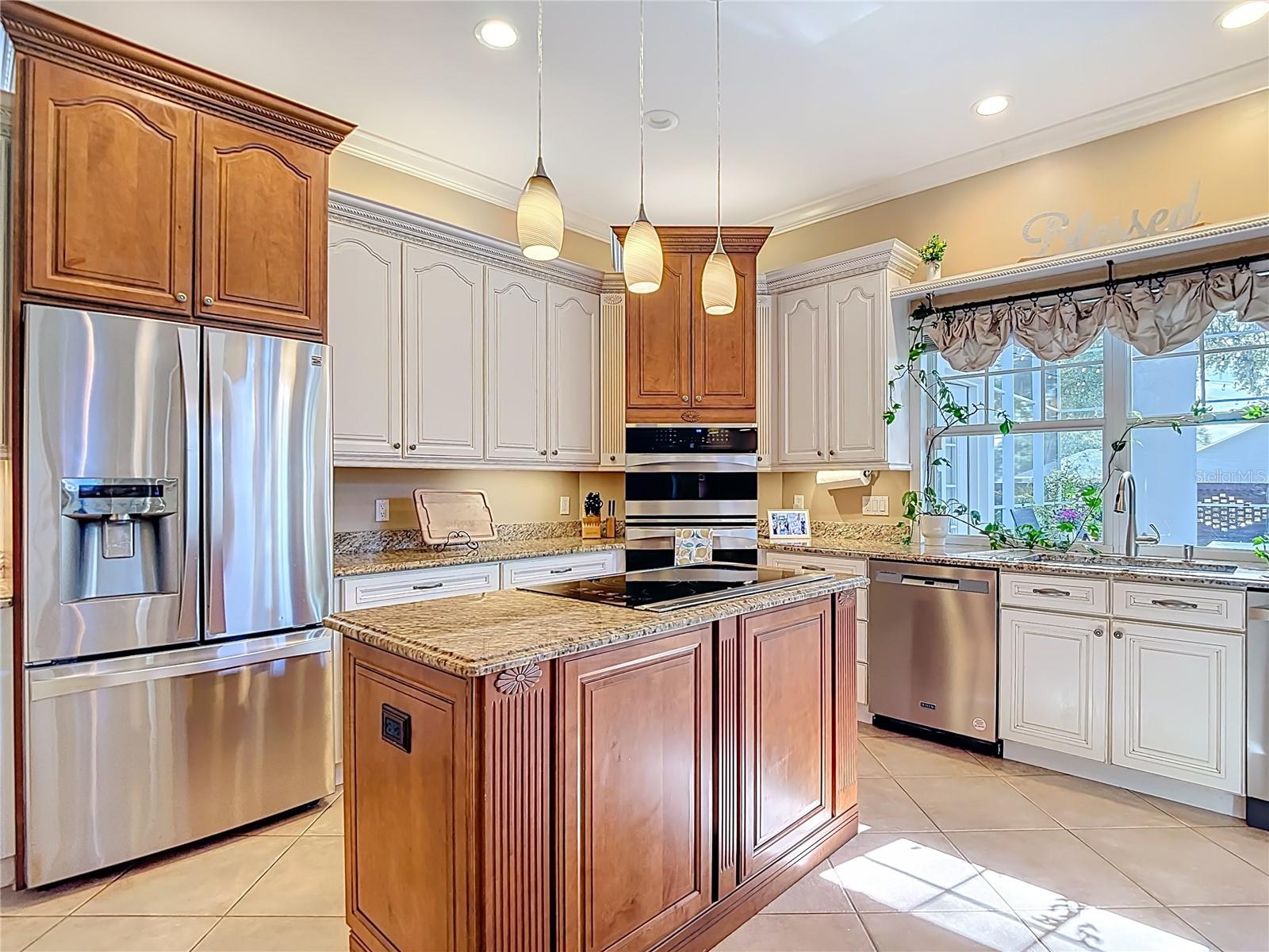 2425 VALRICO FOREST DR, VALRICO, FL, 33594