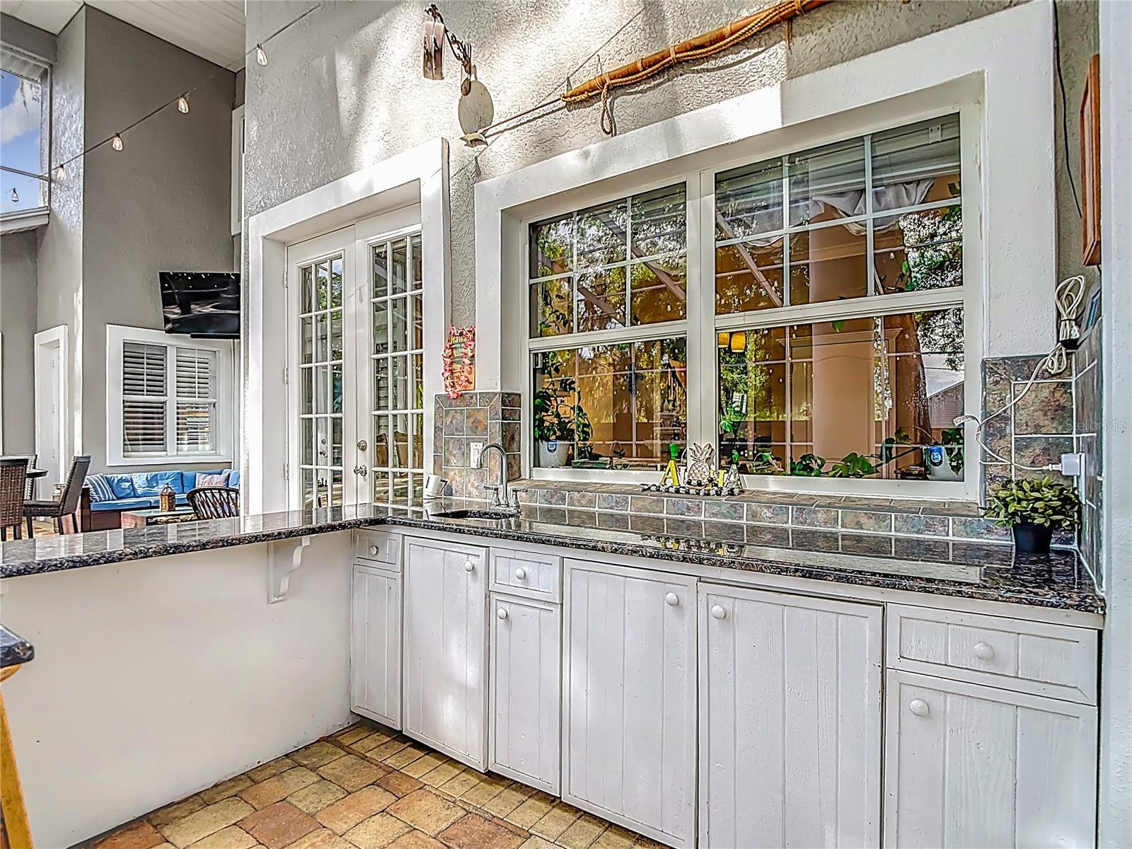 2425 VALRICO FOREST DR, VALRICO, FL, 33594