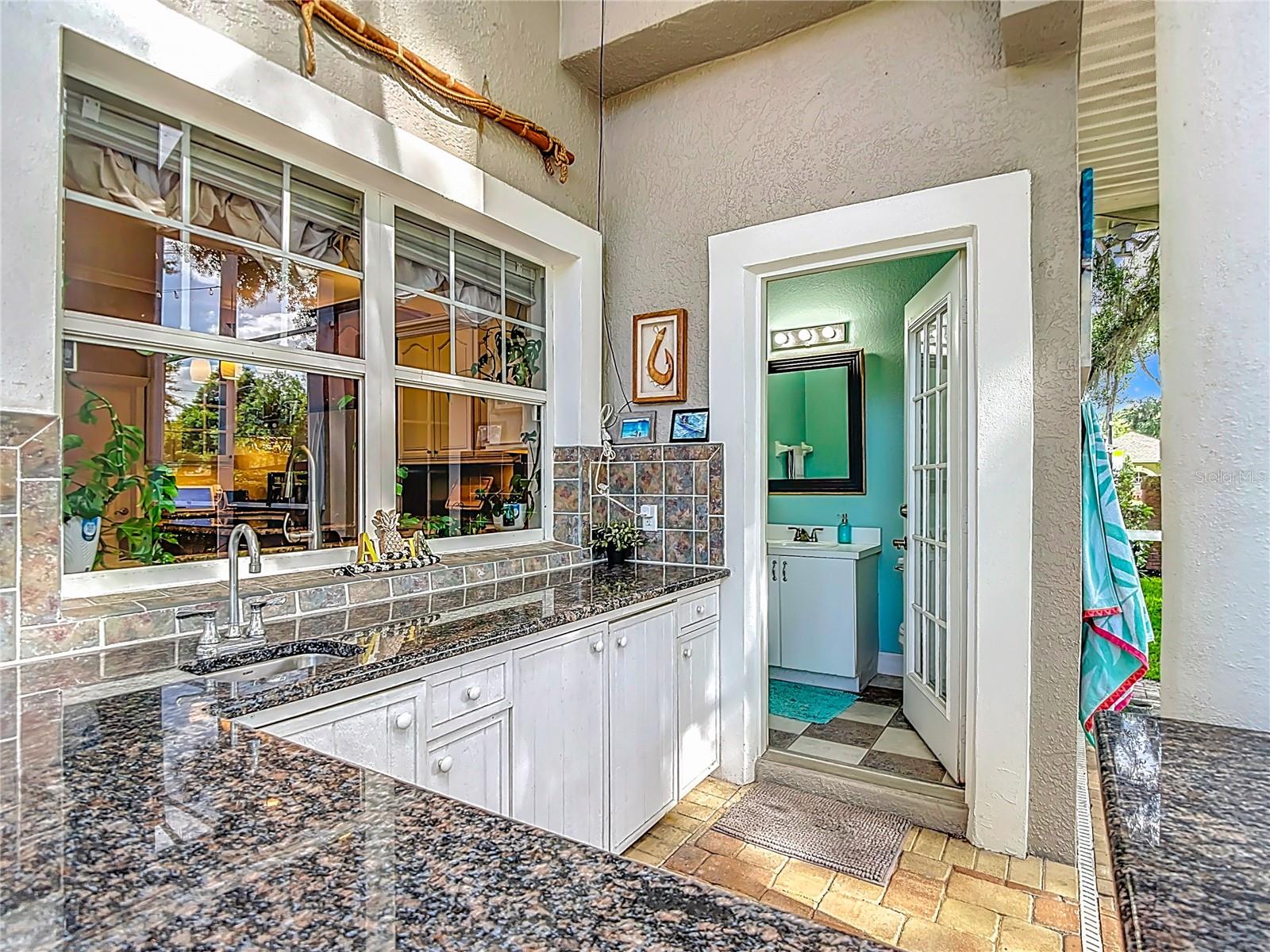 2425 VALRICO FOREST DR, VALRICO, FL, 33594