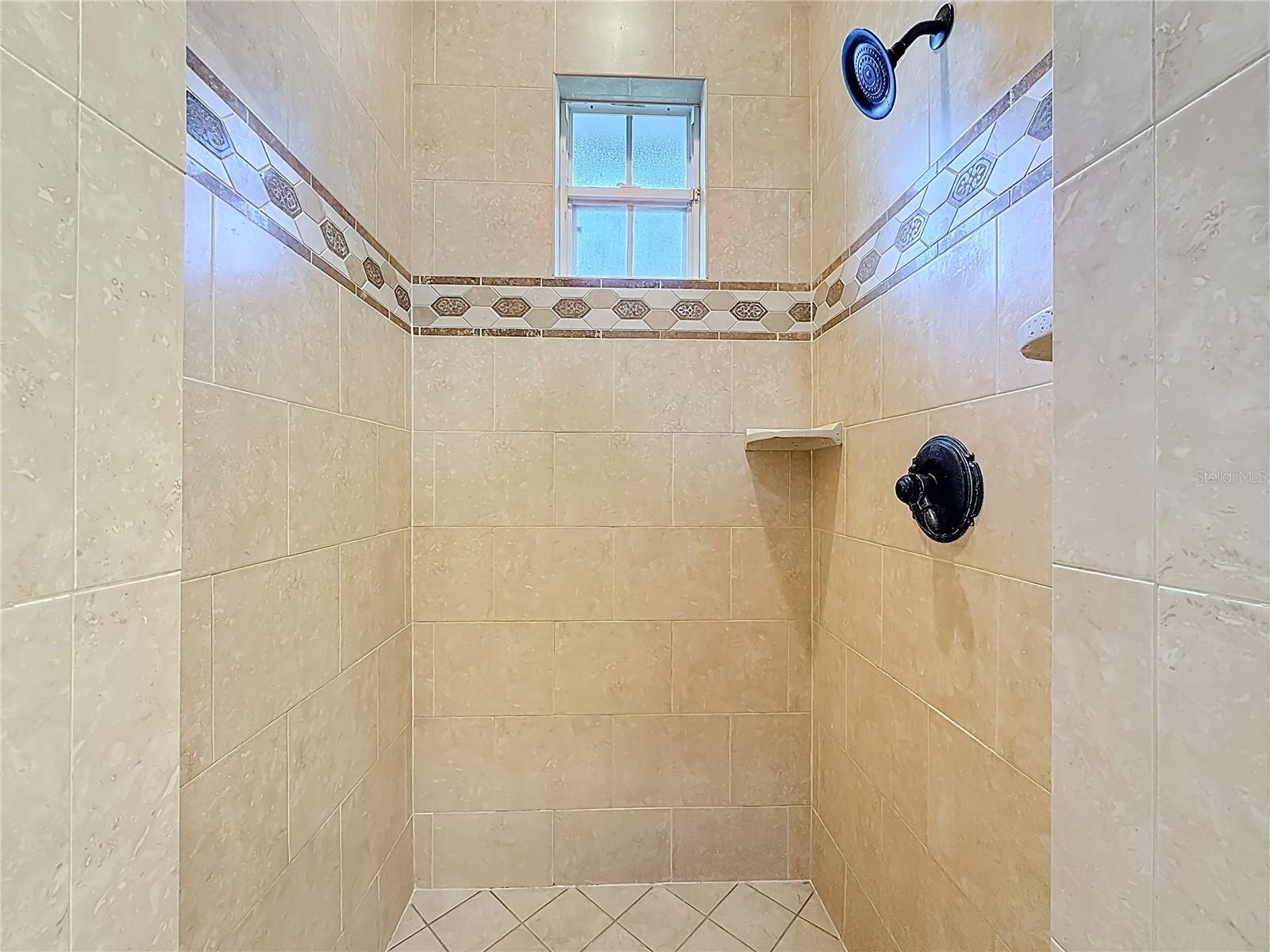 2425 VALRICO FOREST DR, VALRICO, FL, 33594