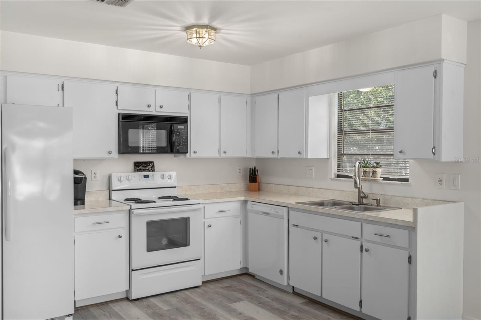 37810 ALISSA DR, ZEPHYRHILLS, FL, 33542