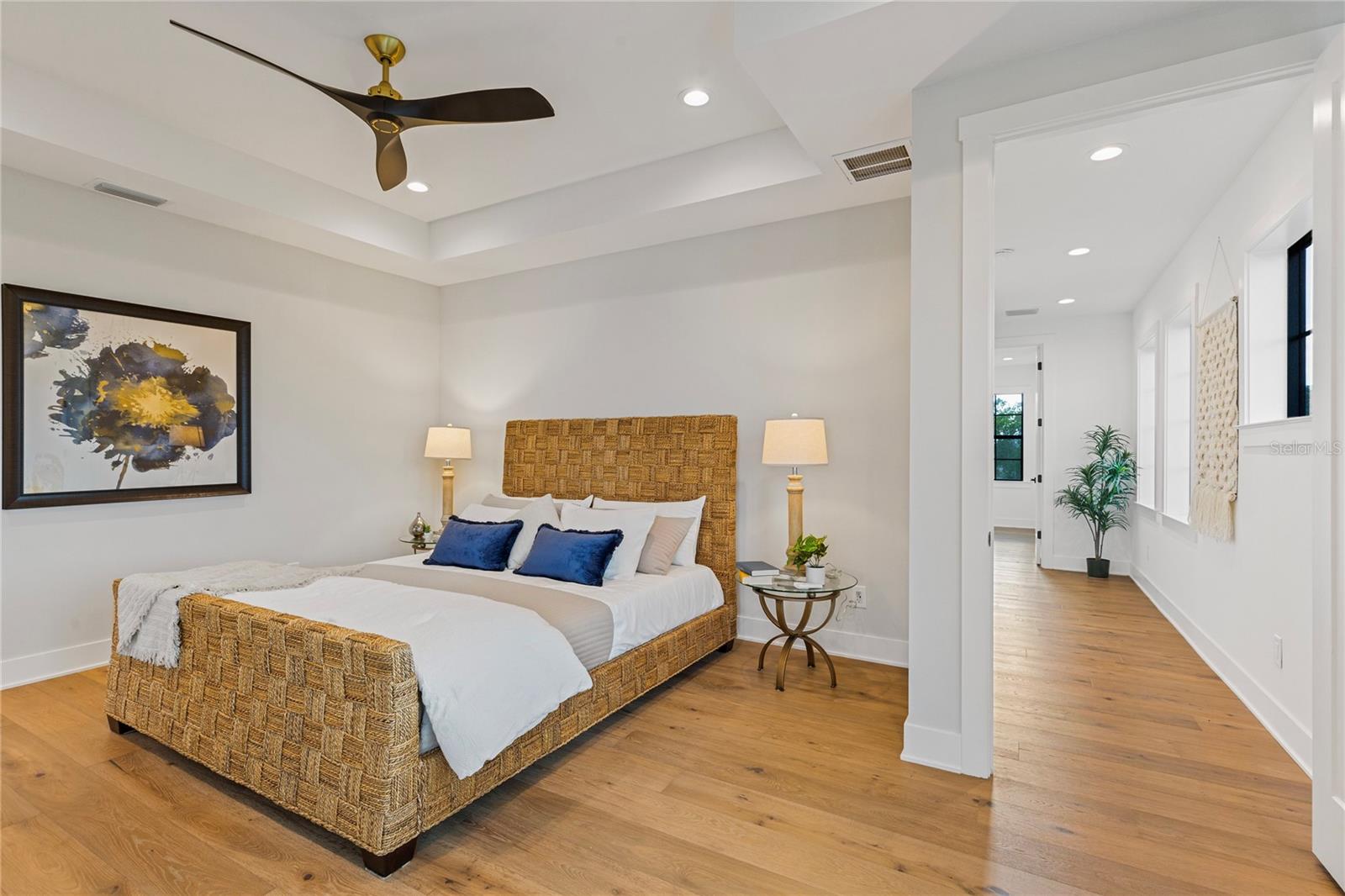 220 NINETIETH AVE NE, ST PETERSBURG, FL, 33702