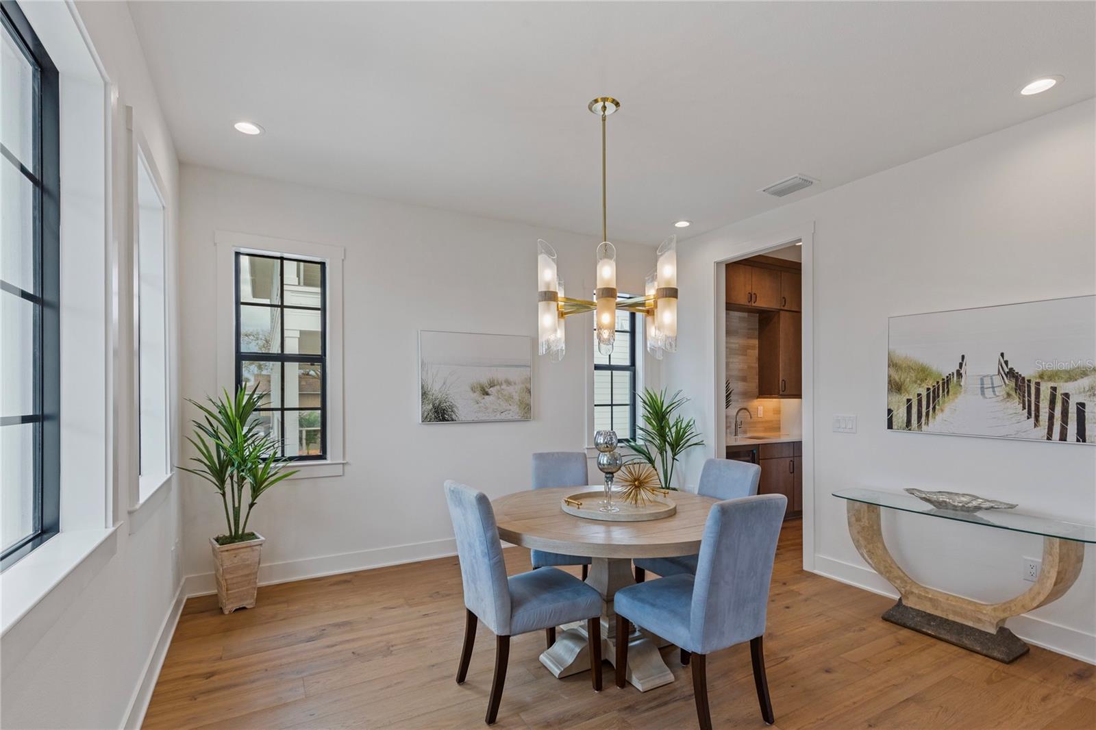 220 NINETIETH AVE NE, ST PETERSBURG, FL, 33702