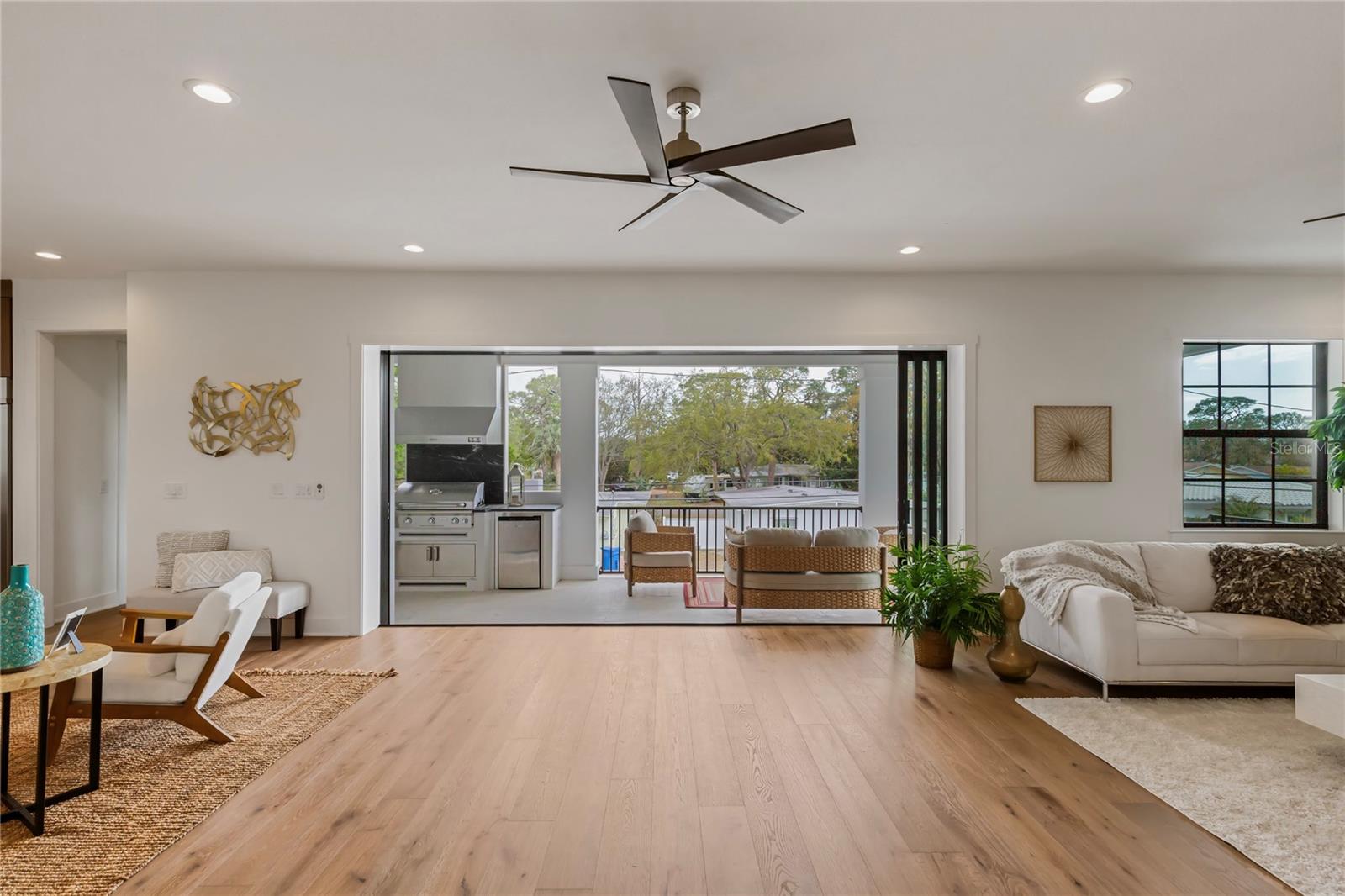 220 NINETIETH AVE NE, ST PETERSBURG, FL, 33702