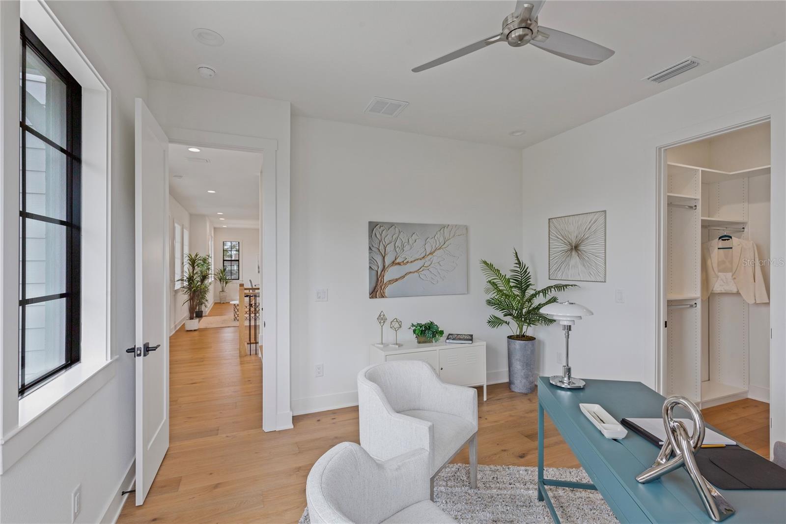 220 NINETIETH AVE NE, ST PETERSBURG, FL, 33702