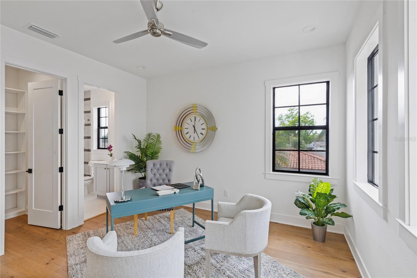 220 NINETIETH AVE NE, ST PETERSBURG, FL, 33702