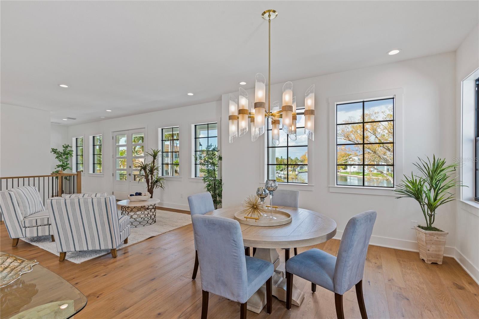 220 NINETIETH AVE NE, ST PETERSBURG, FL, 33702