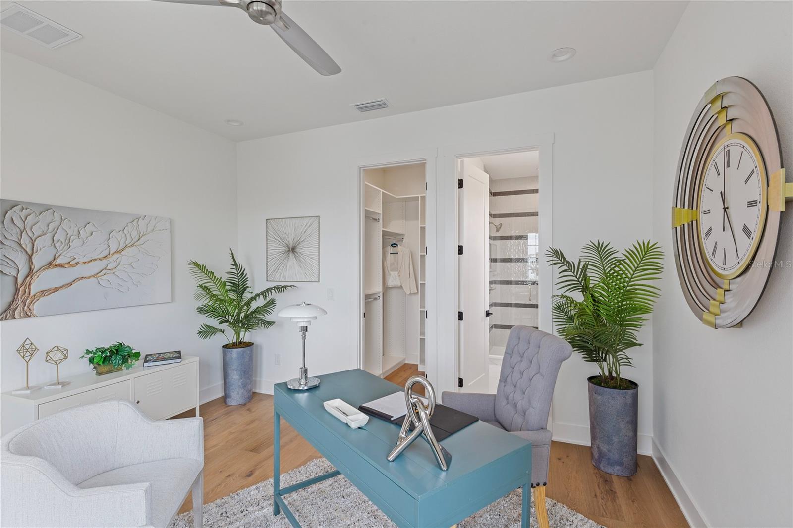 220 NINETIETH AVE NE, ST PETERSBURG, FL, 33702