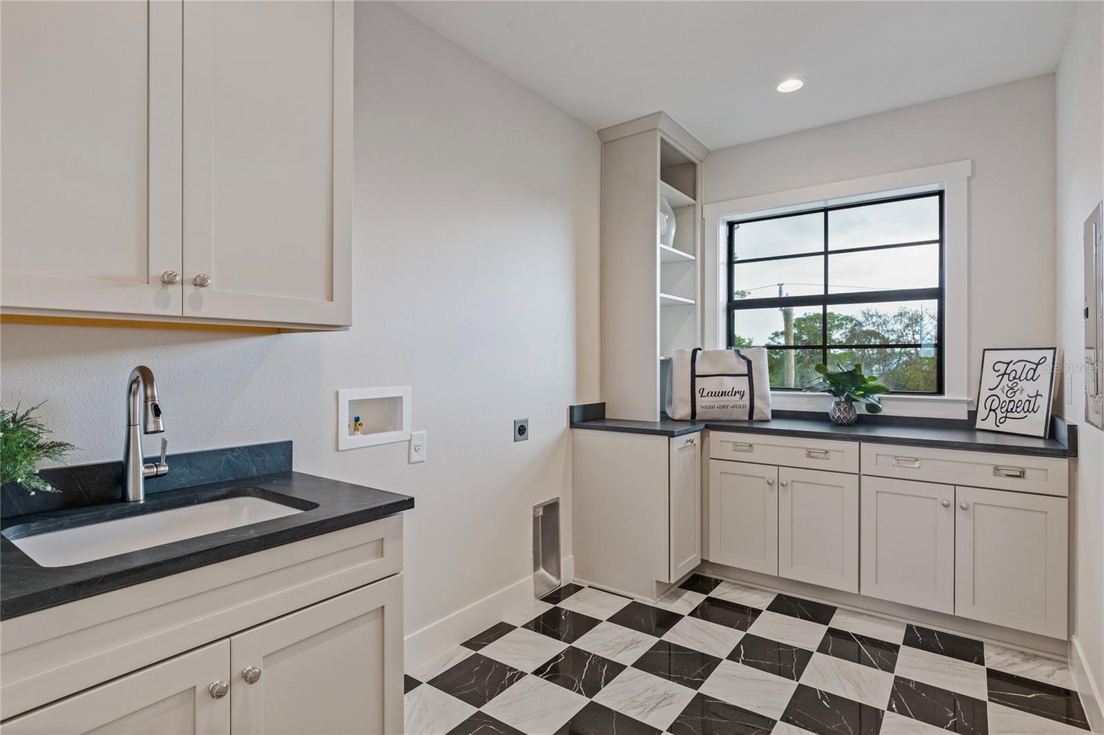 220 NINETIETH AVE NE, ST PETERSBURG, FL, 33702