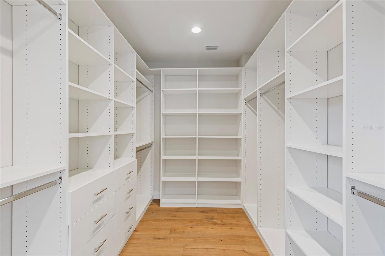 220 NINETIETH AVE NE, ST PETERSBURG, FL, 33702