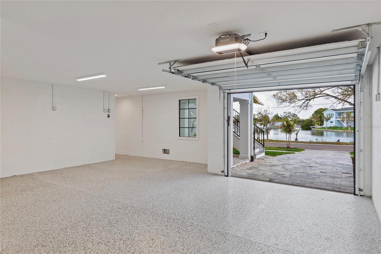 220 NINETIETH AVE NE, ST PETERSBURG, FL, 33702