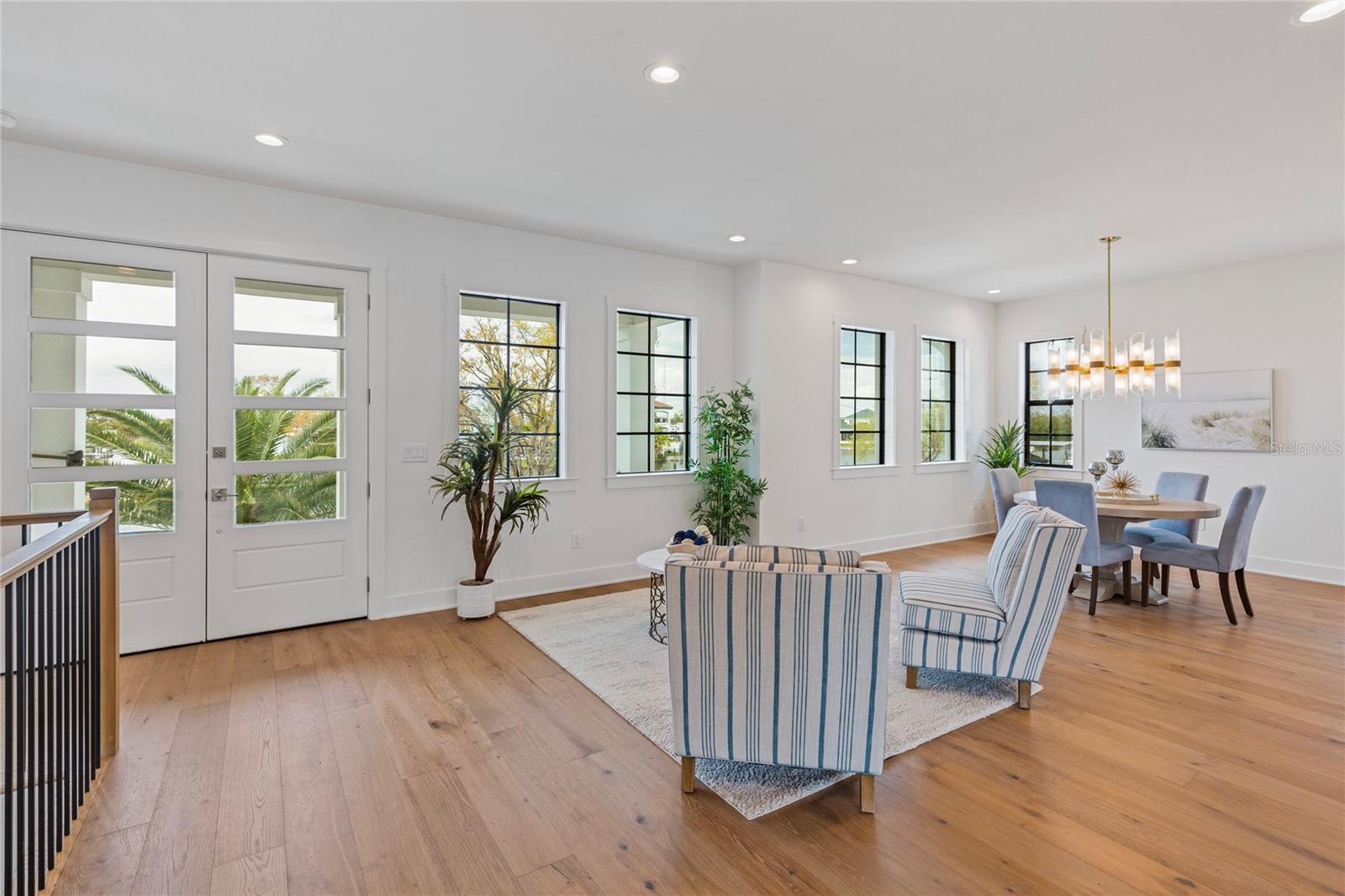 220 NINETIETH AVE NE, ST PETERSBURG, FL, 33702