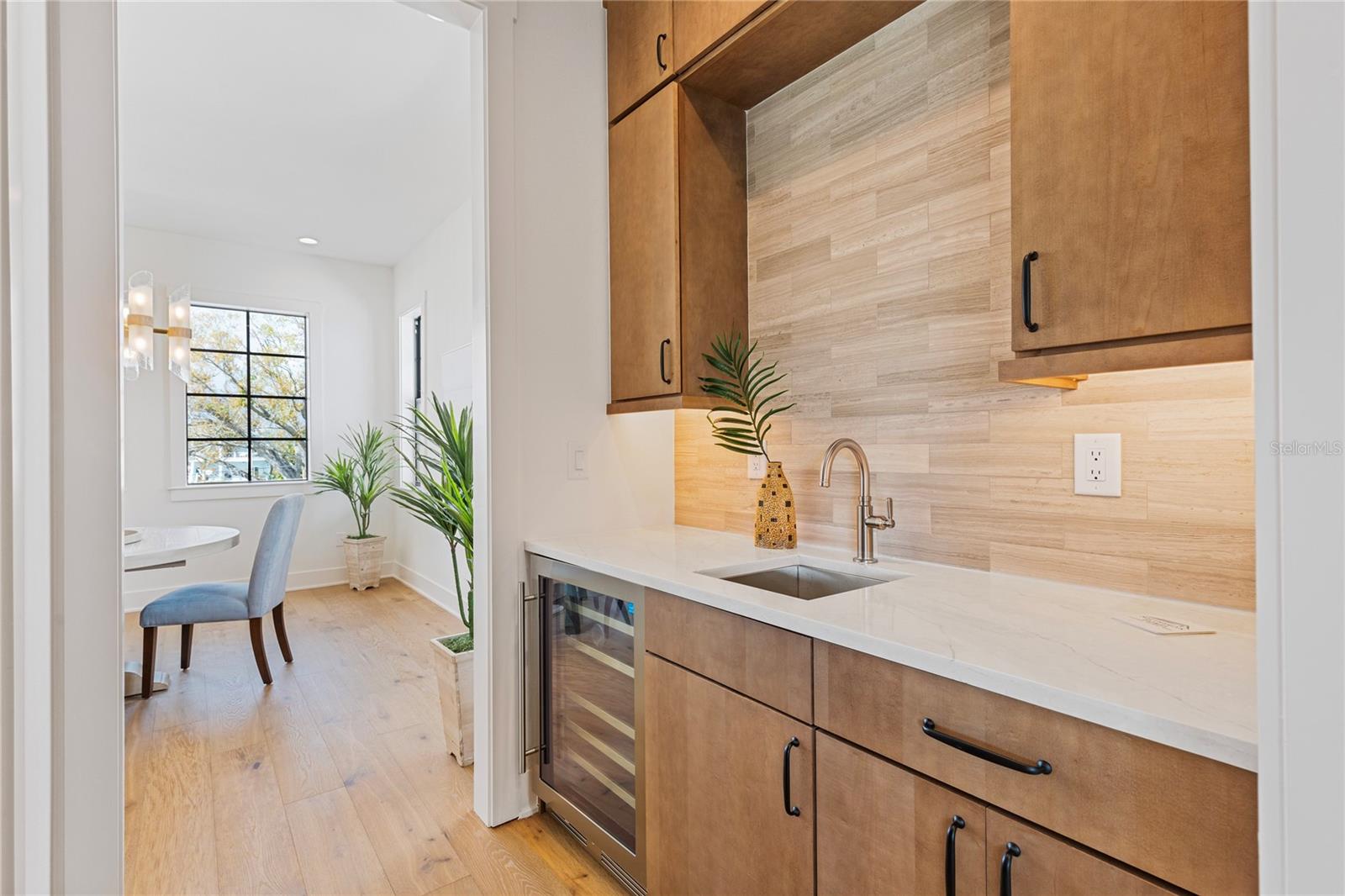 220 NINETIETH AVE NE, ST PETERSBURG, FL, 33702