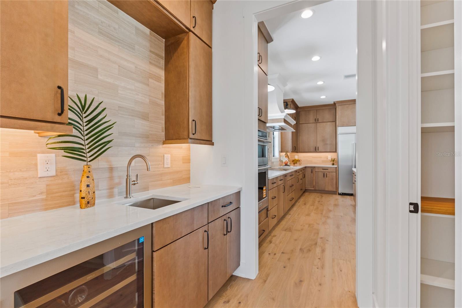 220 NINETIETH AVE NE, ST PETERSBURG, FL, 33702