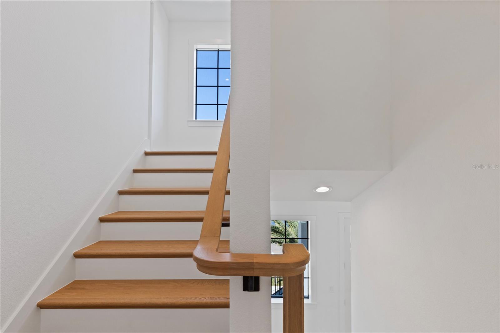 220 NINETIETH AVE NE, ST PETERSBURG, FL, 33702