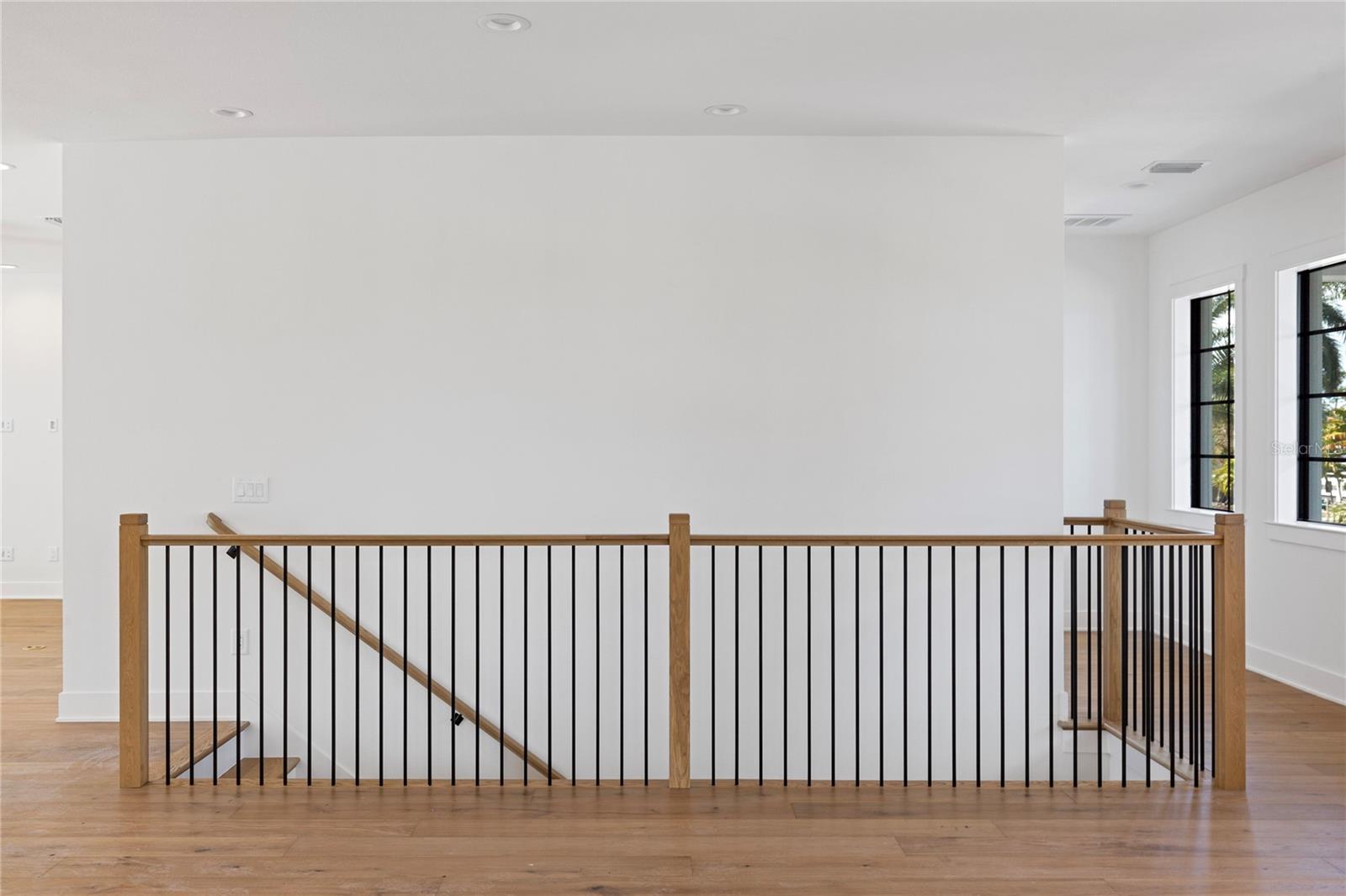 220 NINETIETH AVE NE, ST PETERSBURG, FL, 33702