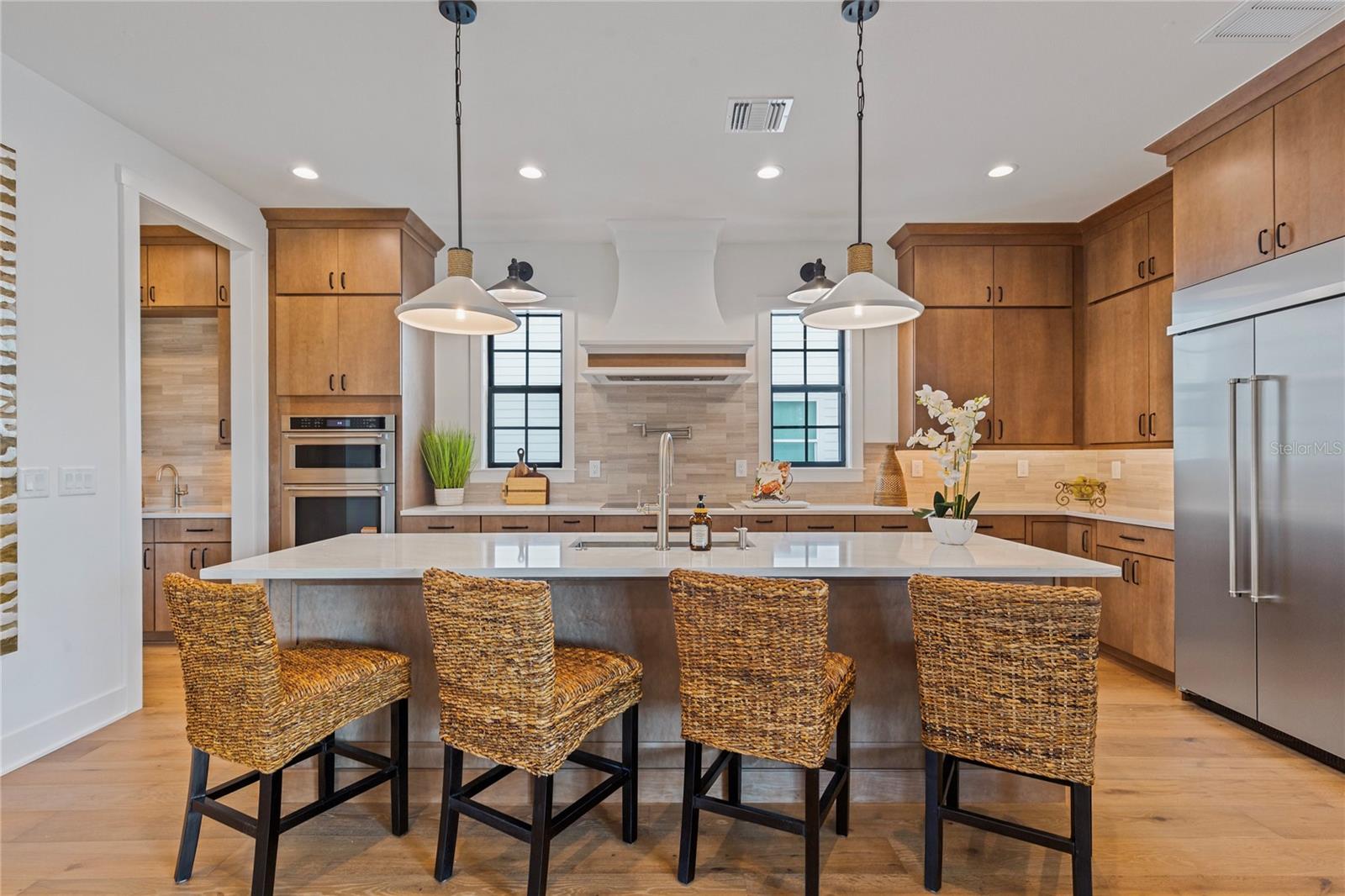 220 NINETIETH AVE NE, ST PETERSBURG, FL, 33702