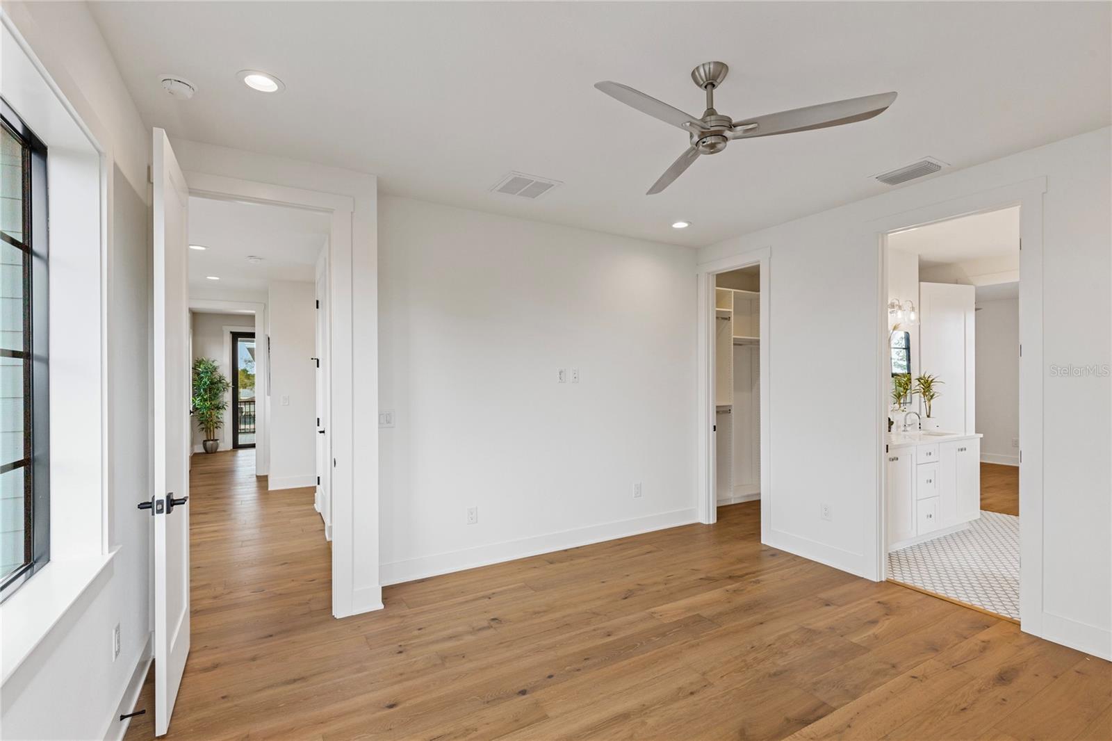 220 NINETIETH AVE NE, ST PETERSBURG, FL, 33702