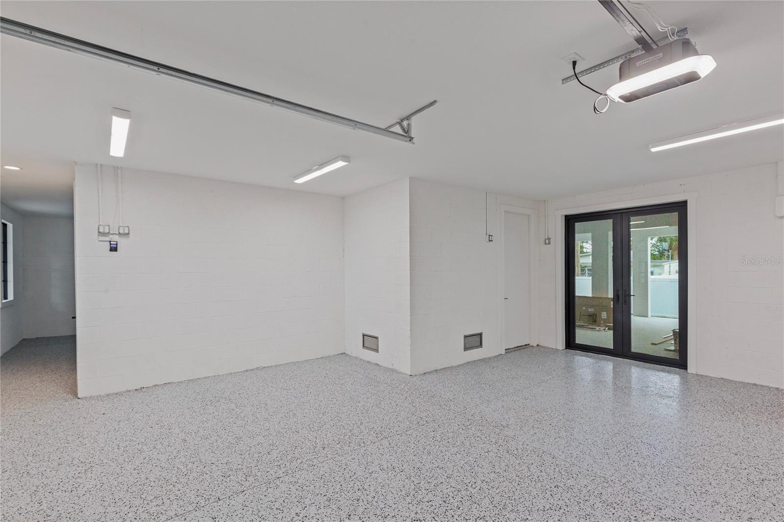 220 NINETIETH AVE NE, ST PETERSBURG, FL, 33702