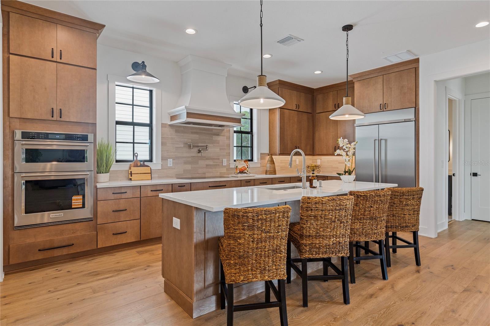 220 NINETIETH AVE NE, ST PETERSBURG, FL, 33702