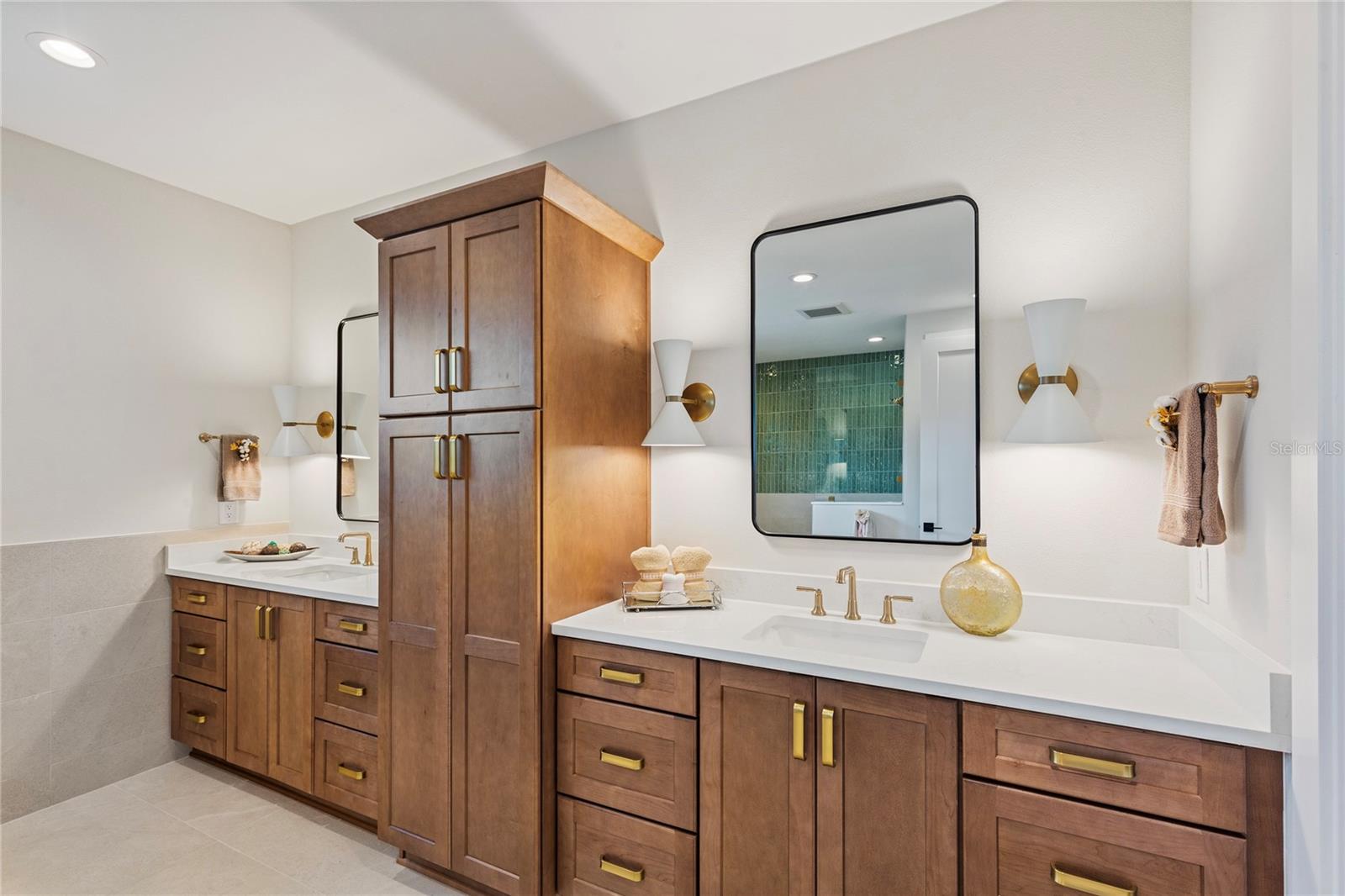 220 NINETIETH AVE NE, ST PETERSBURG, FL, 33702