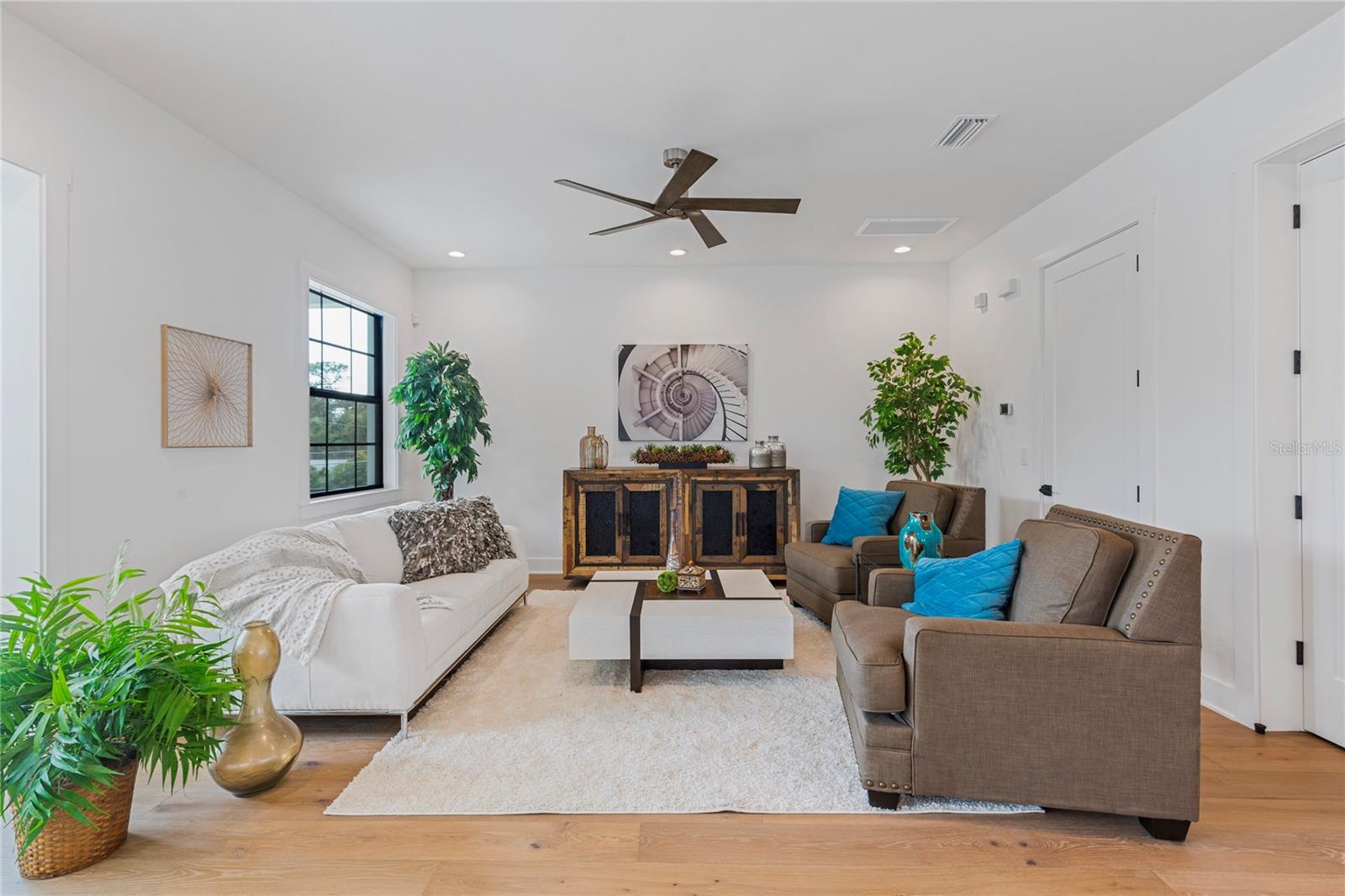 220 NINETIETH AVE NE, ST PETERSBURG, FL, 33702