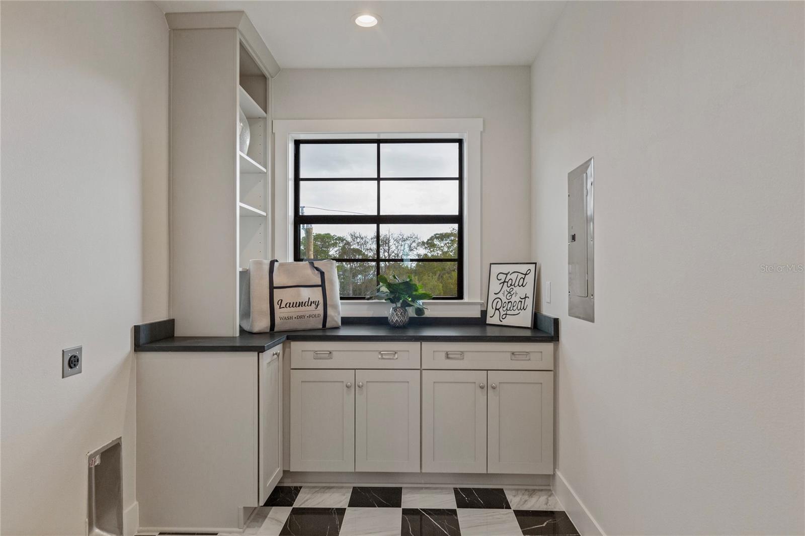 220 NINETIETH AVE NE, ST PETERSBURG, FL, 33702