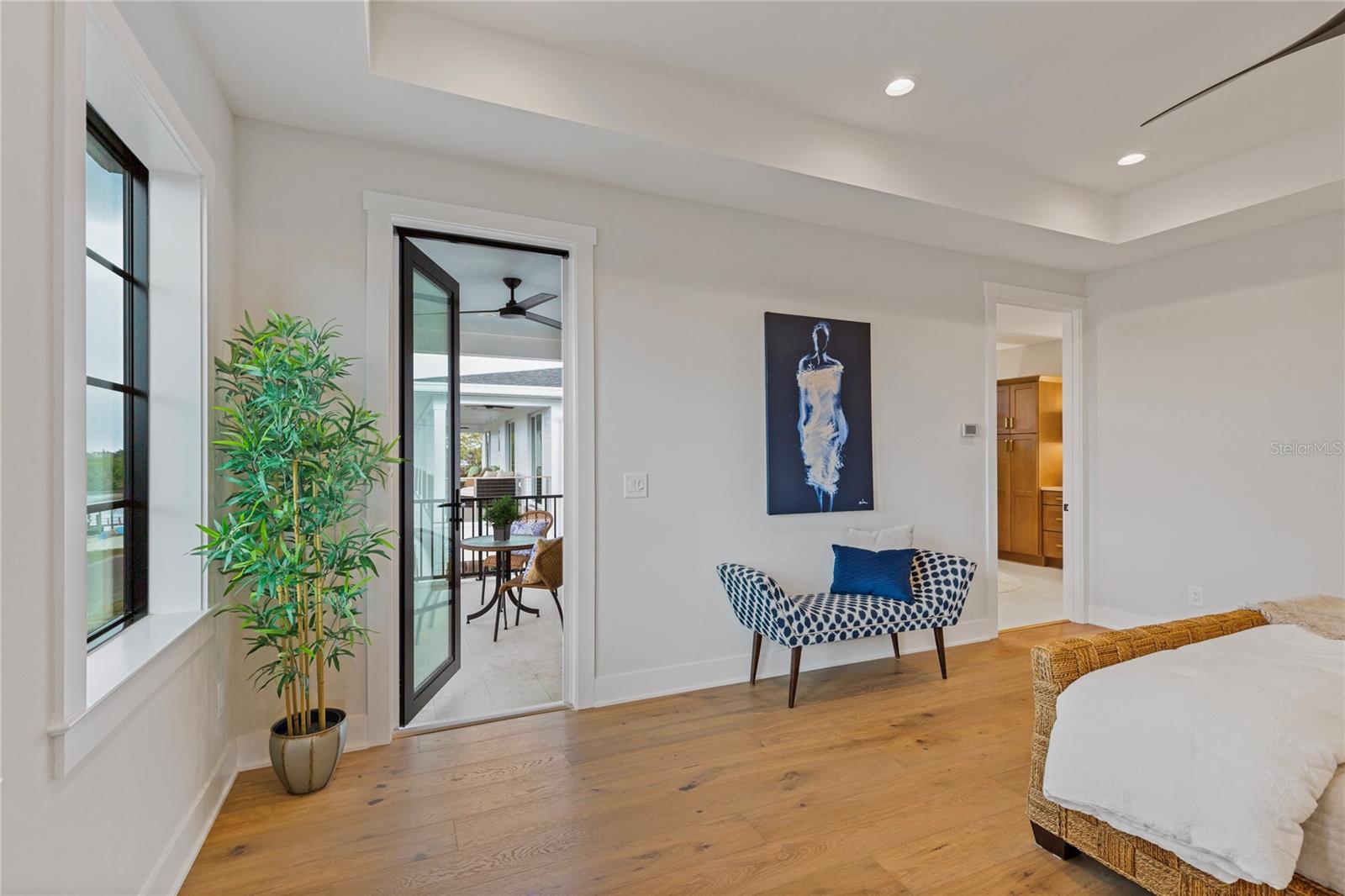 220 NINETIETH AVE NE, ST PETERSBURG, FL, 33702